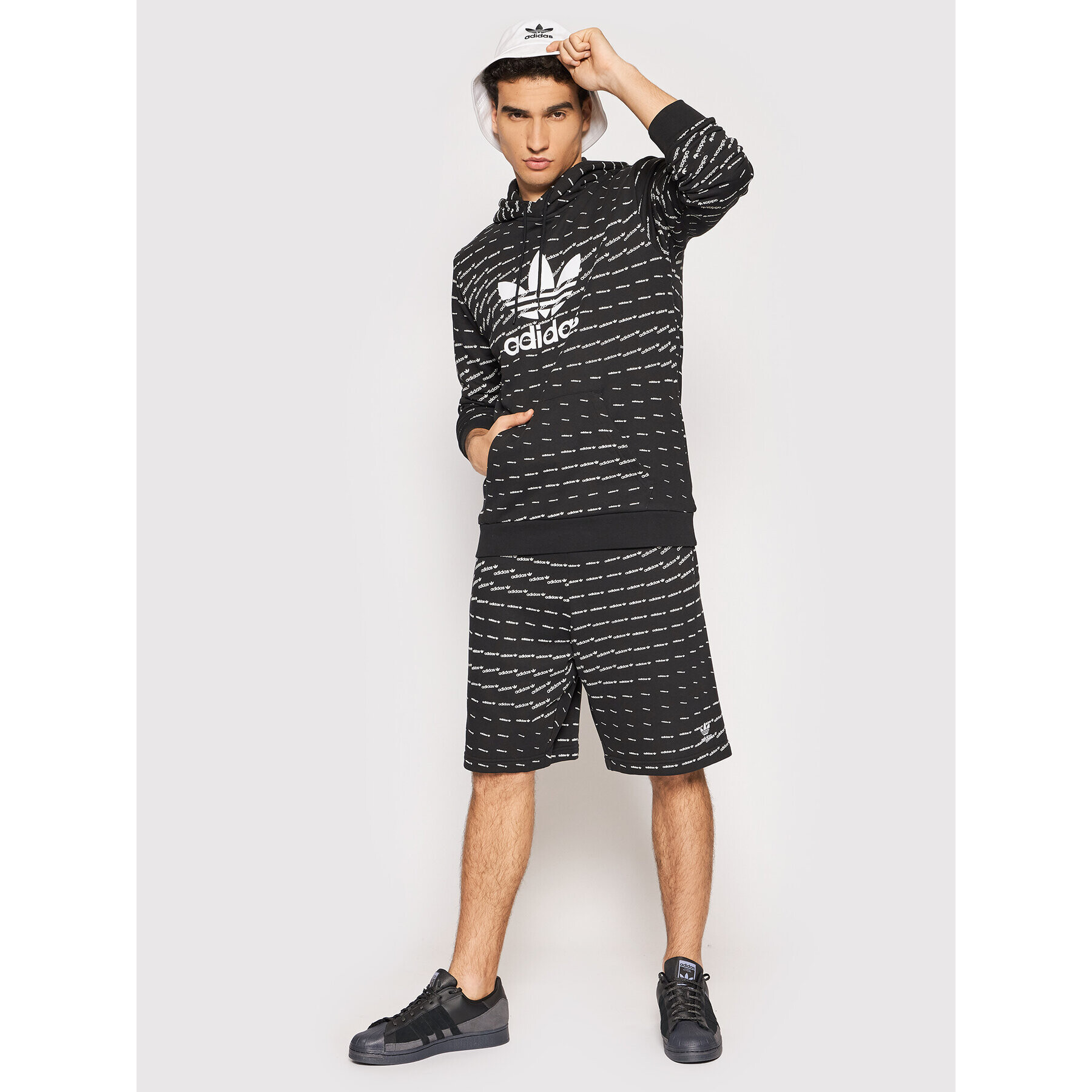 adidas Суитшърт Mono H13492 Черен Regular Fit - Pepit.bg