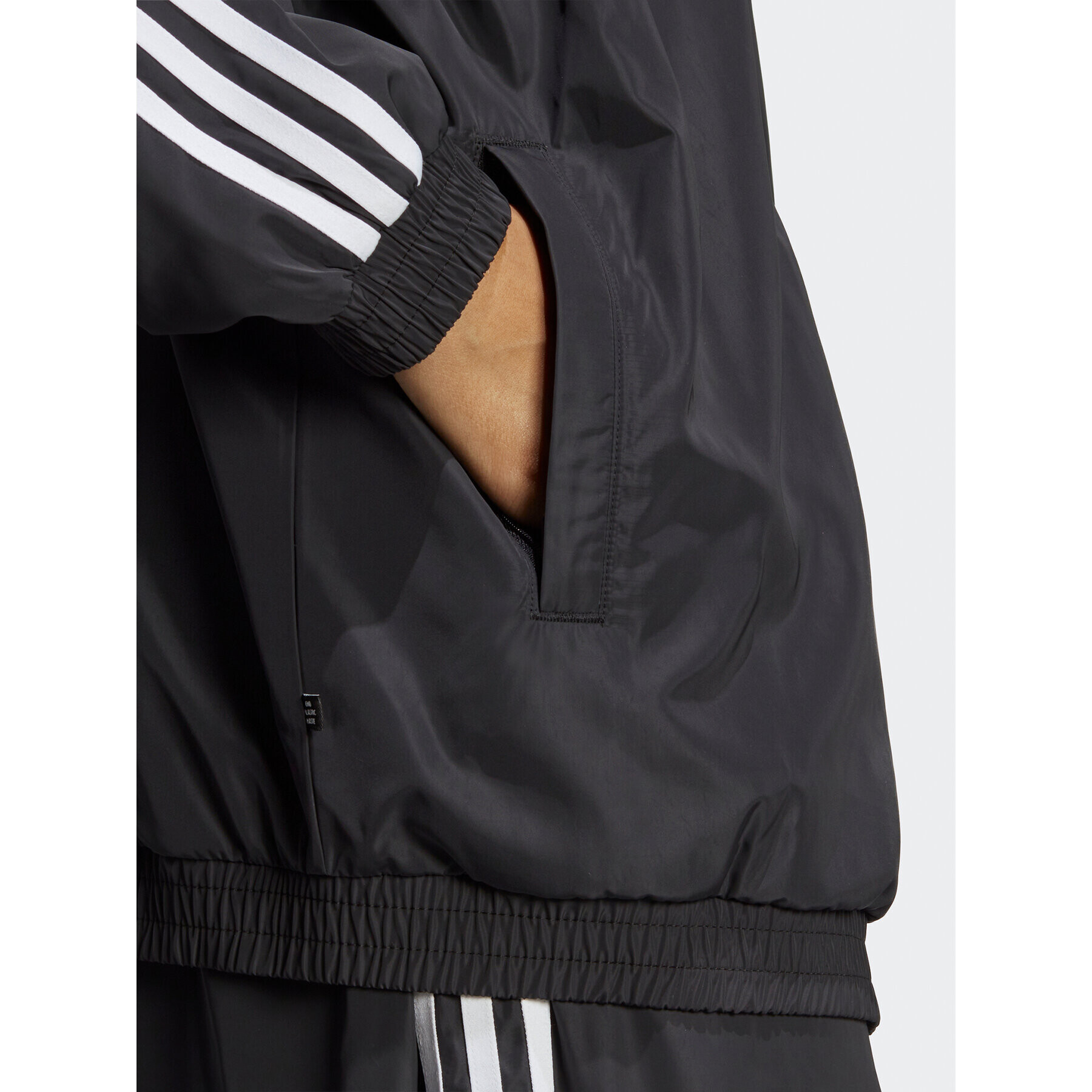 adidas Суитшърт Oversized Track Top IP7142 Черен Loose Fit - Pepit.bg