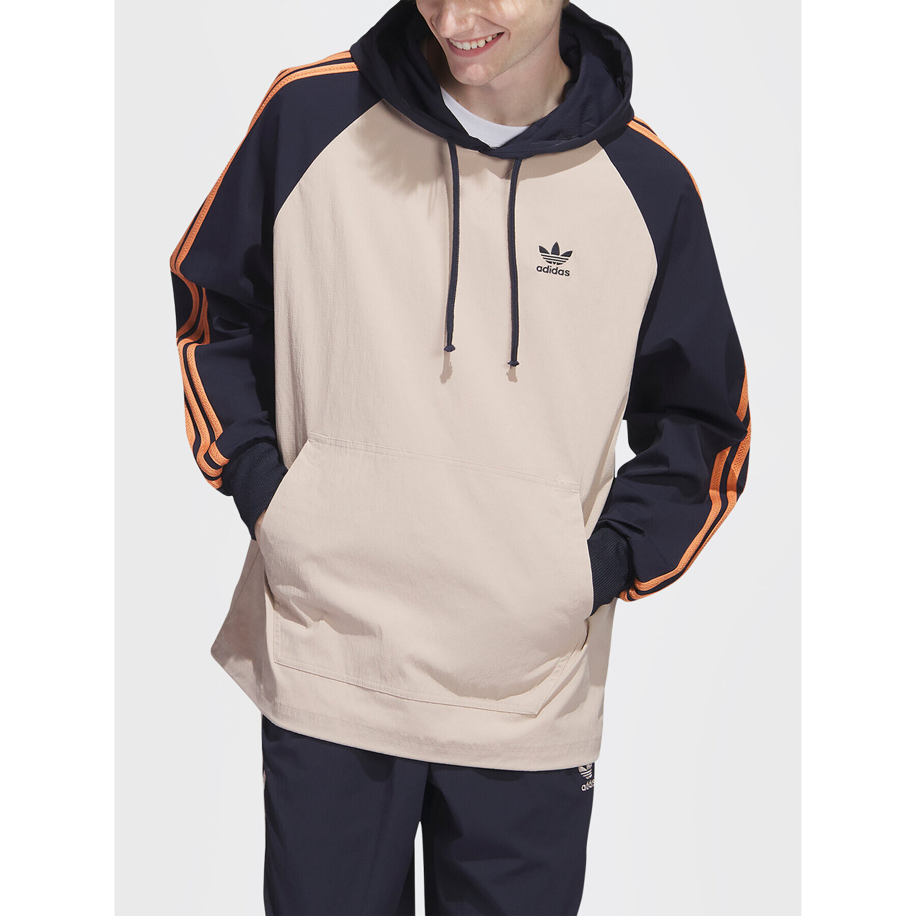 adidas Суитшърт SST Hooded Windbreaker IC5537 Кафяв Regular Fit - Pepit.bg