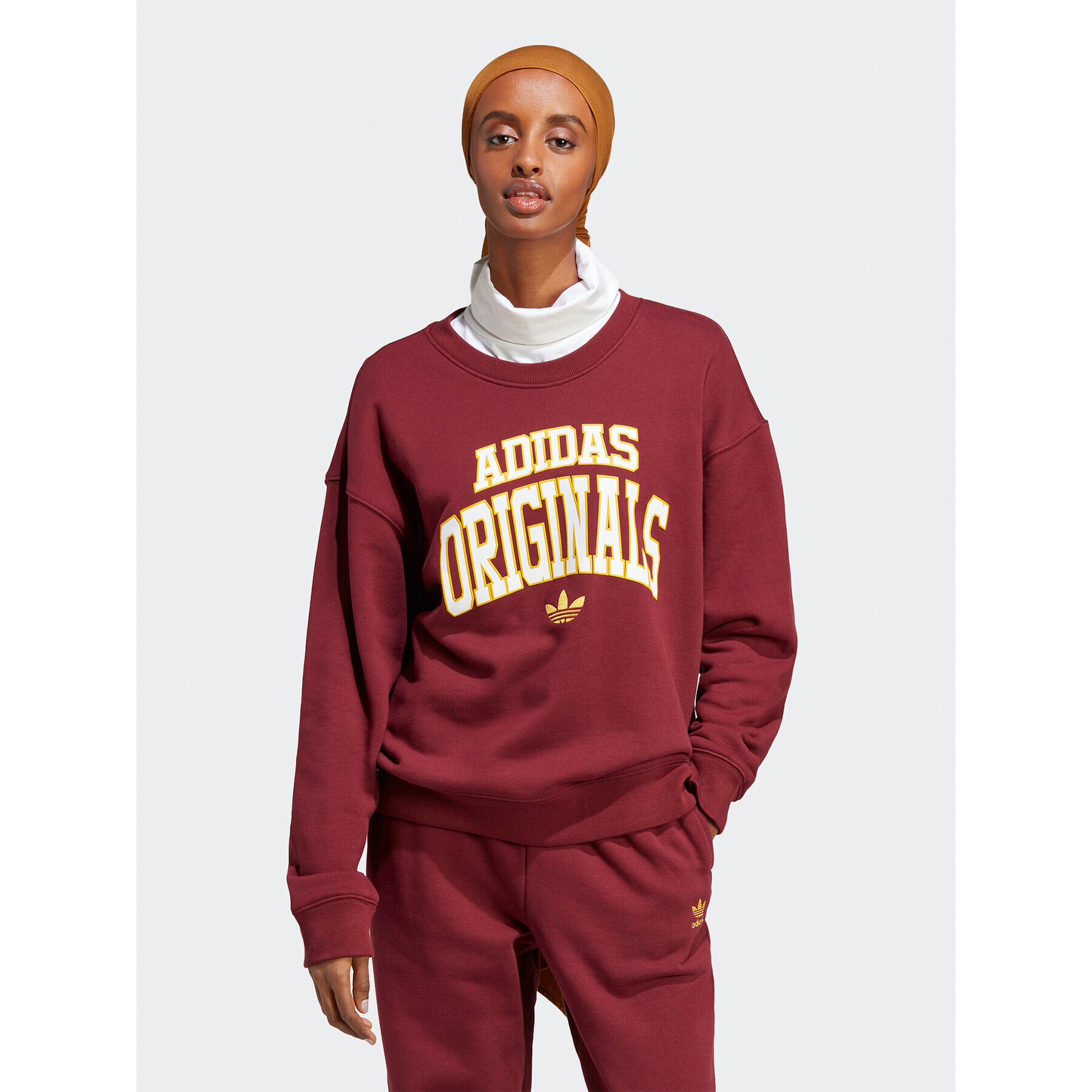 adidas Суитшърт Sweatshirt IC6002 Червен Regular Fit - Pepit.bg