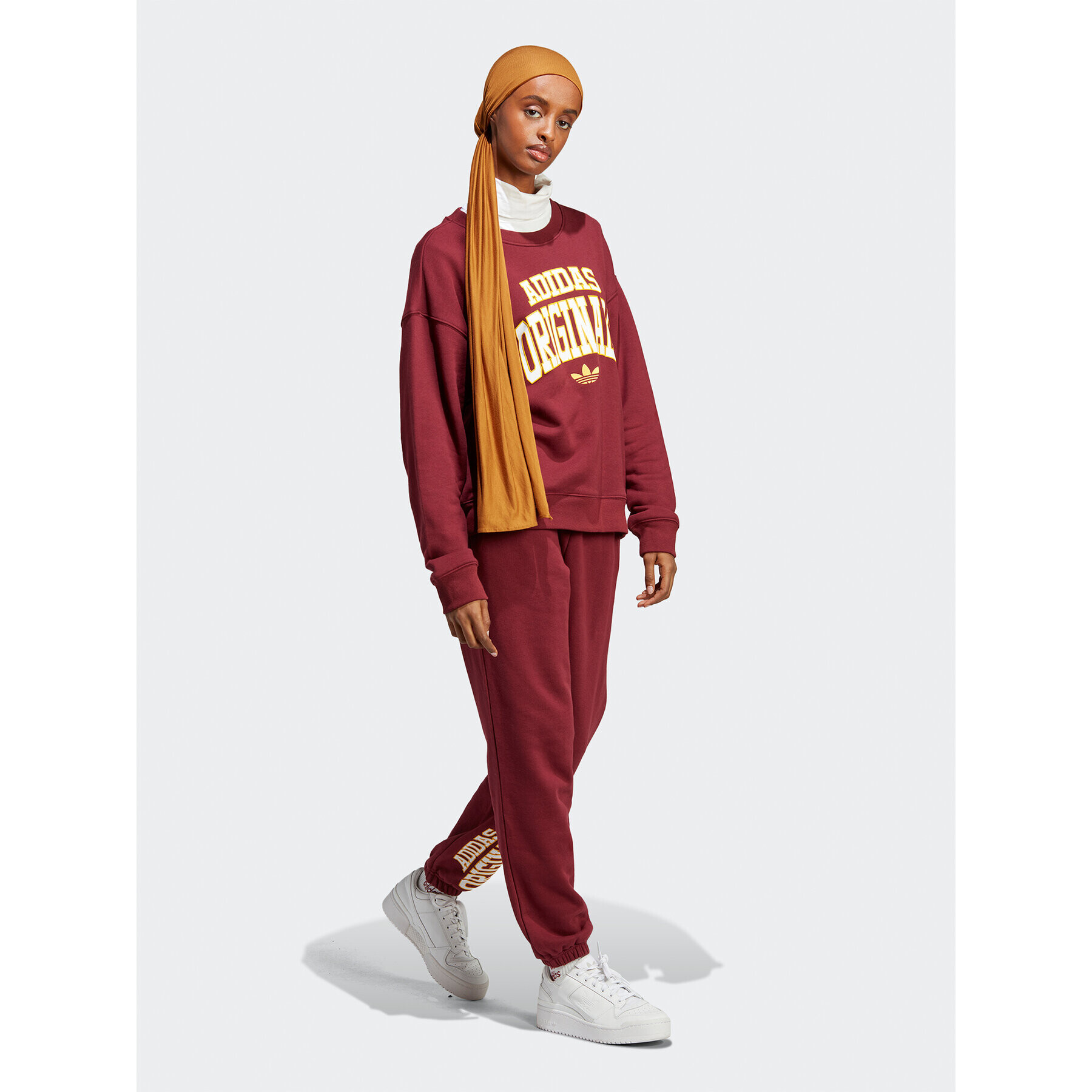 adidas Суитшърт Sweatshirt IC6002 Червен Regular Fit - Pepit.bg