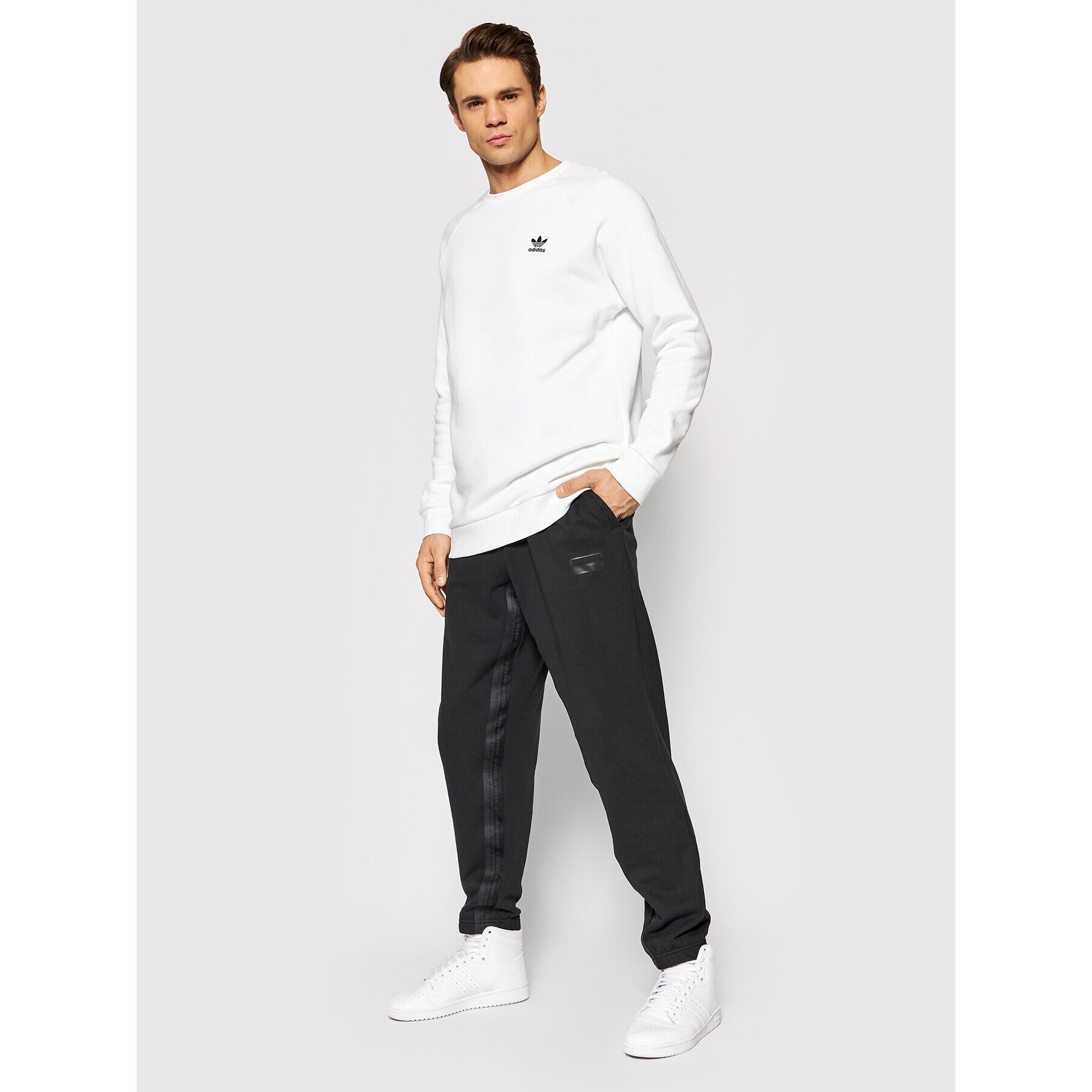 adidas Суитшърт Trefoil Essential ED6208 Бял Regular Fit - Pepit.bg
