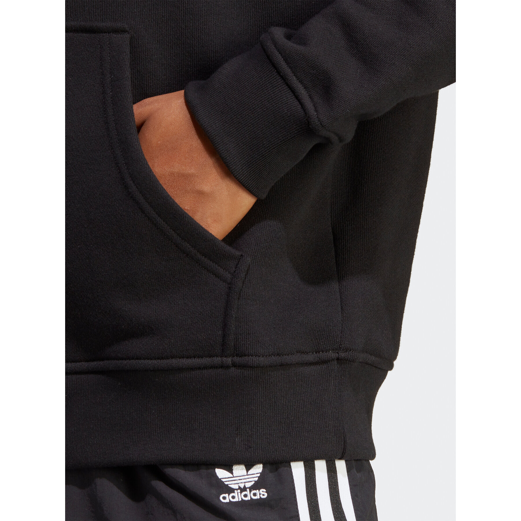 adidas Суитшърт Trefoil Hoodie IB7432 Черен Regular Fit - Pepit.bg