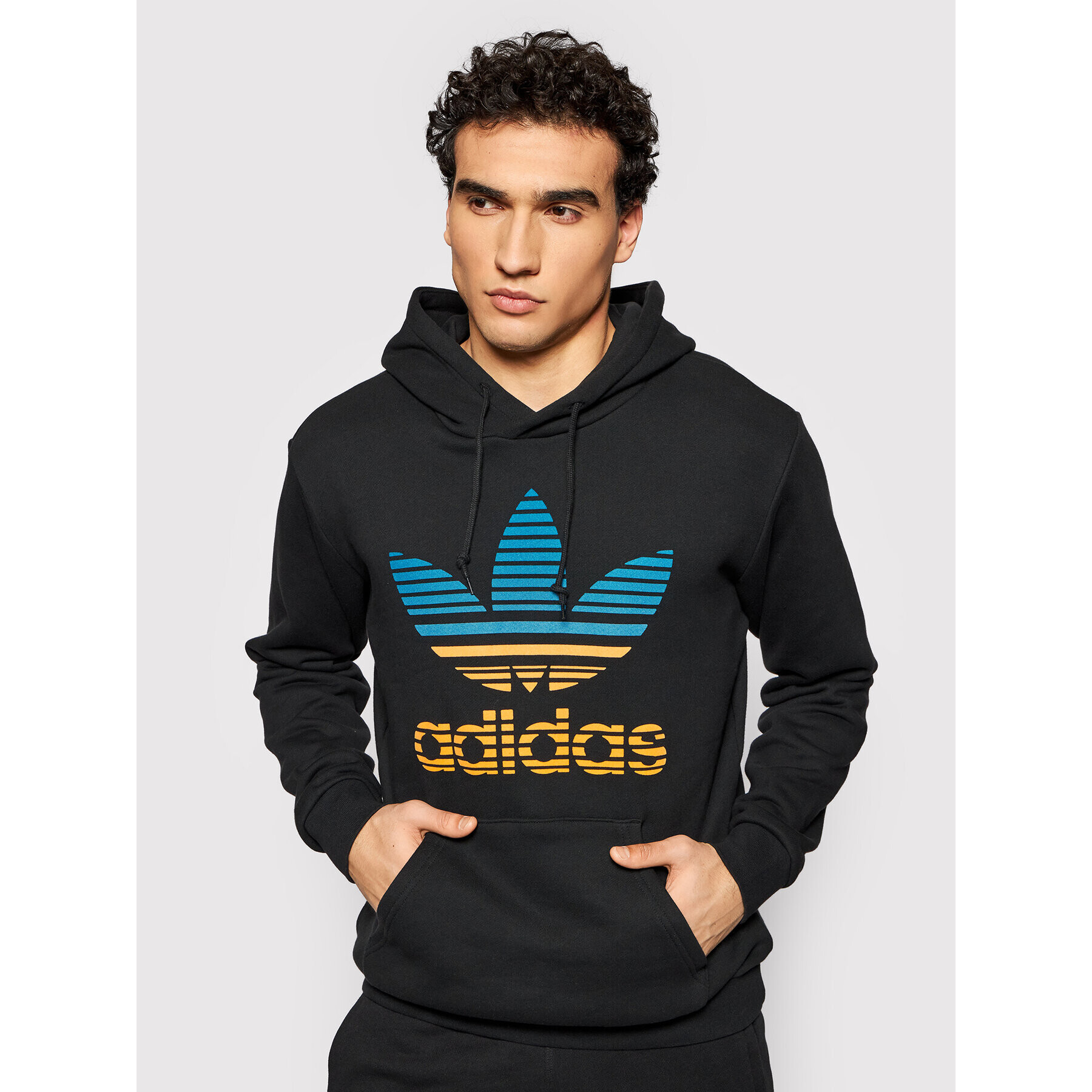 adidas Суитшърт Trefoil Ombré GP0158 Черен Regular Fit - Pepit.bg