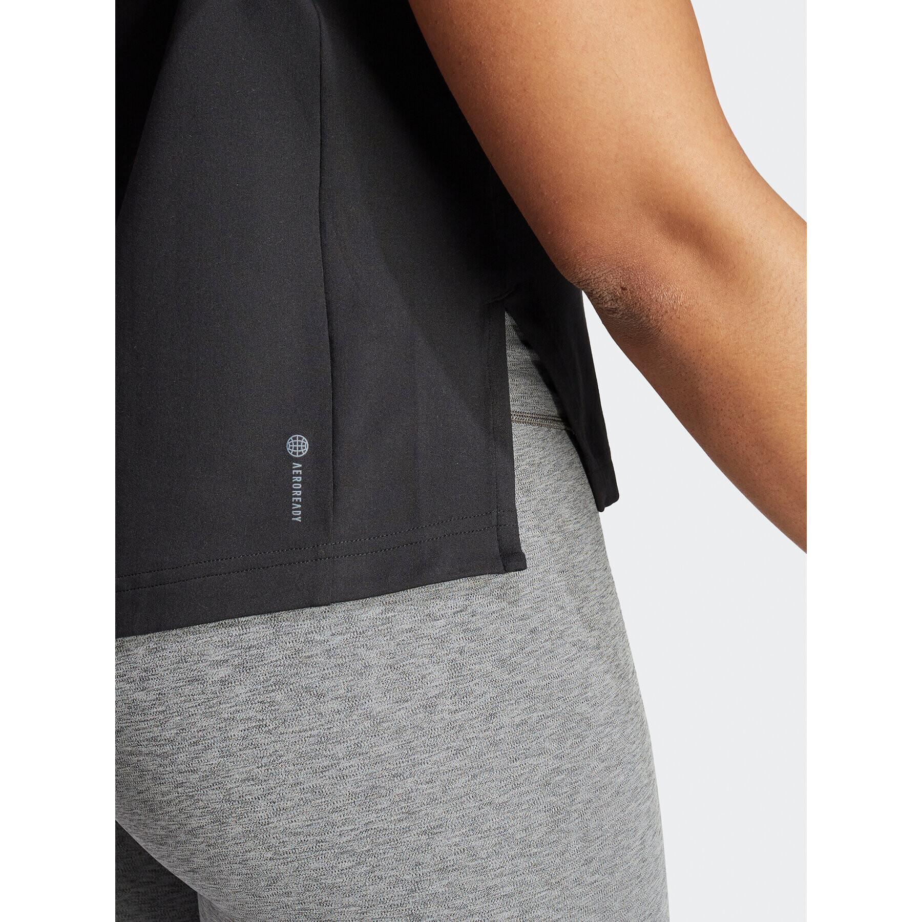 adidas Тениска от техническо трико Versatile IA7748 Черен Regular Fit - Pepit.bg
