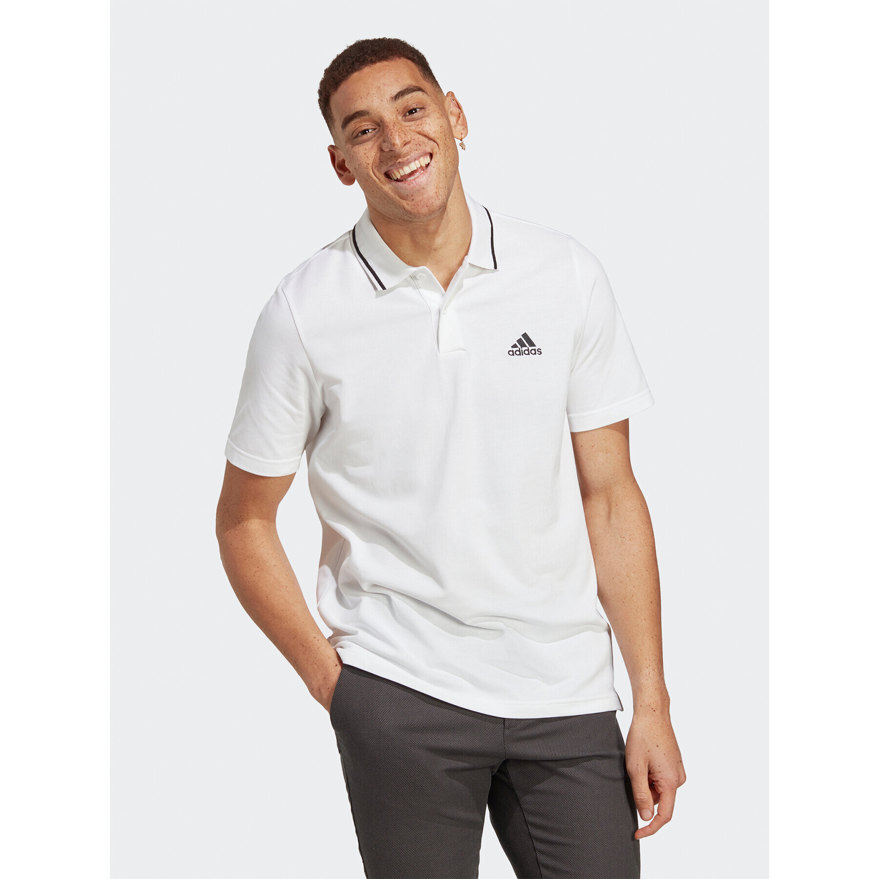 adidas Тениска с яка и копчета Essentials Piqué Small Logo Polo Shirt IC9315 Бял Regular Fit - Pepit.bg