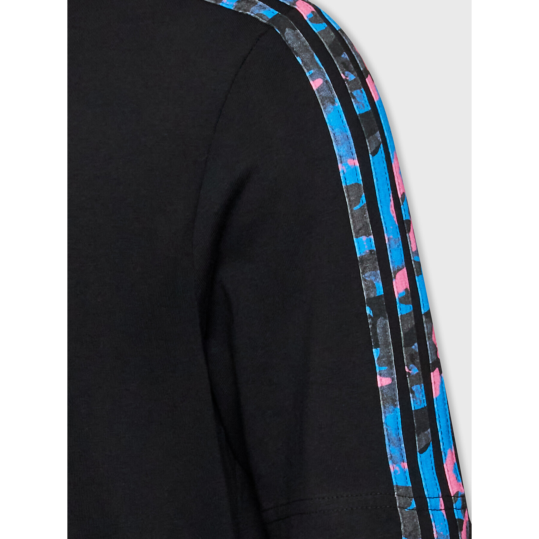 adidas Тишърт 3-Stripes Camo HK2796 Черен Regular Fit - Pepit.bg