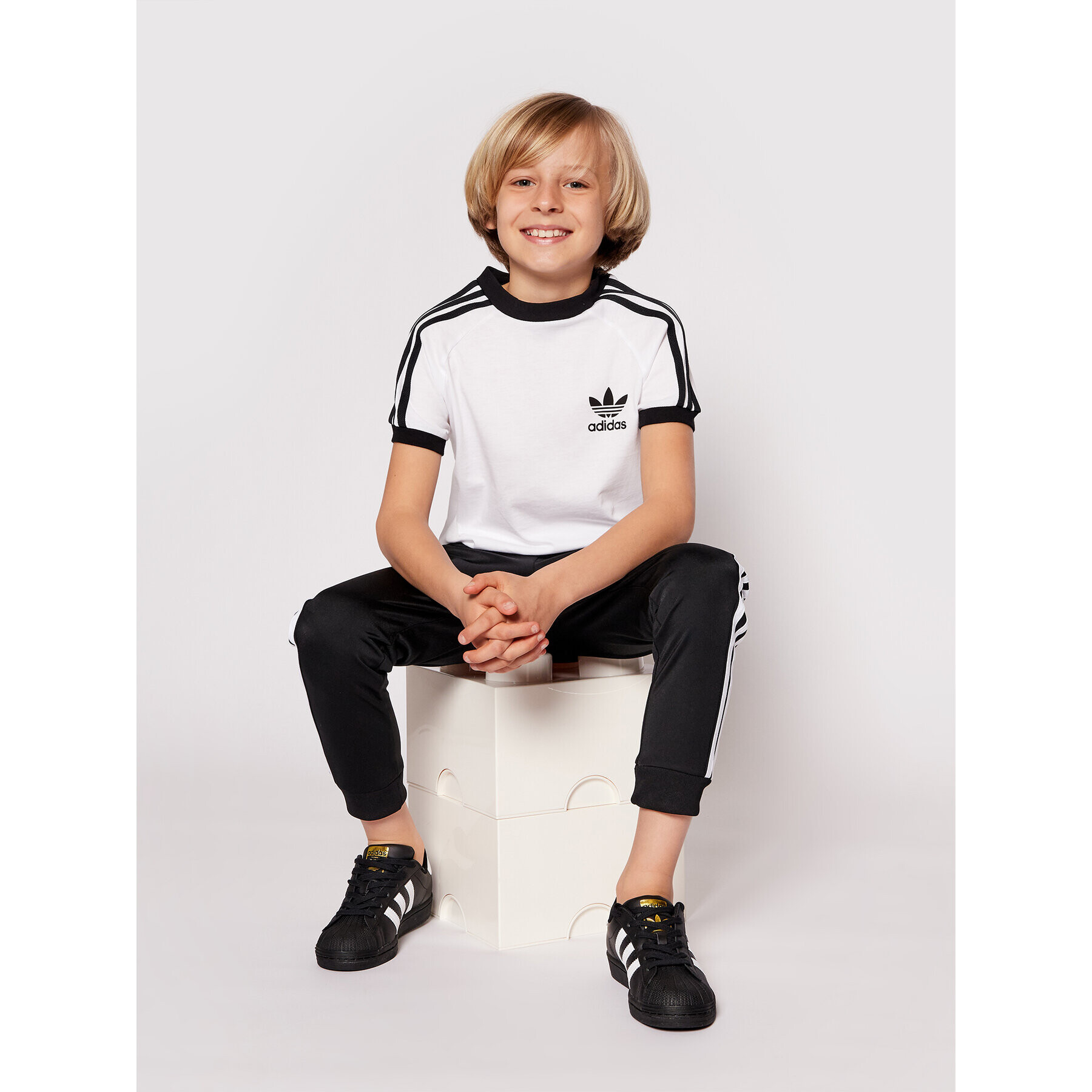 adidas Тишърт 3Stripes Tee DV2901 Бял Regular Fit - Pepit.bg