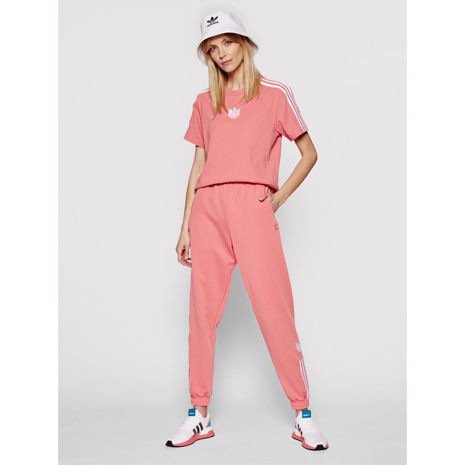 adidas Тишърт adicolor 3D Trefoil GN6702 Розов Loose Fit - Pepit.bg