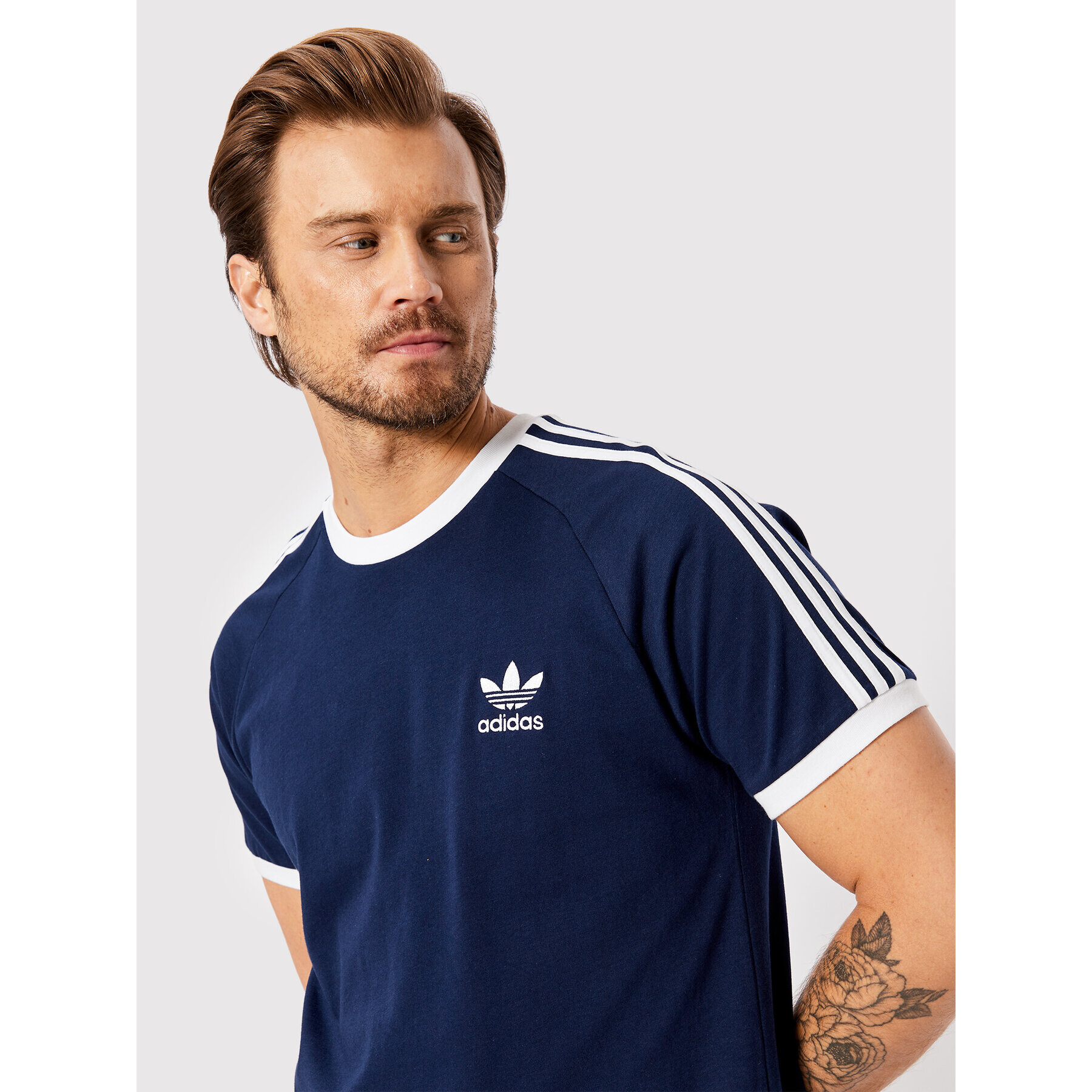 adidas Тишърт adicolor Classic 3-Stripes HK7279 Тъмносин Slim Fit - Pepit.bg