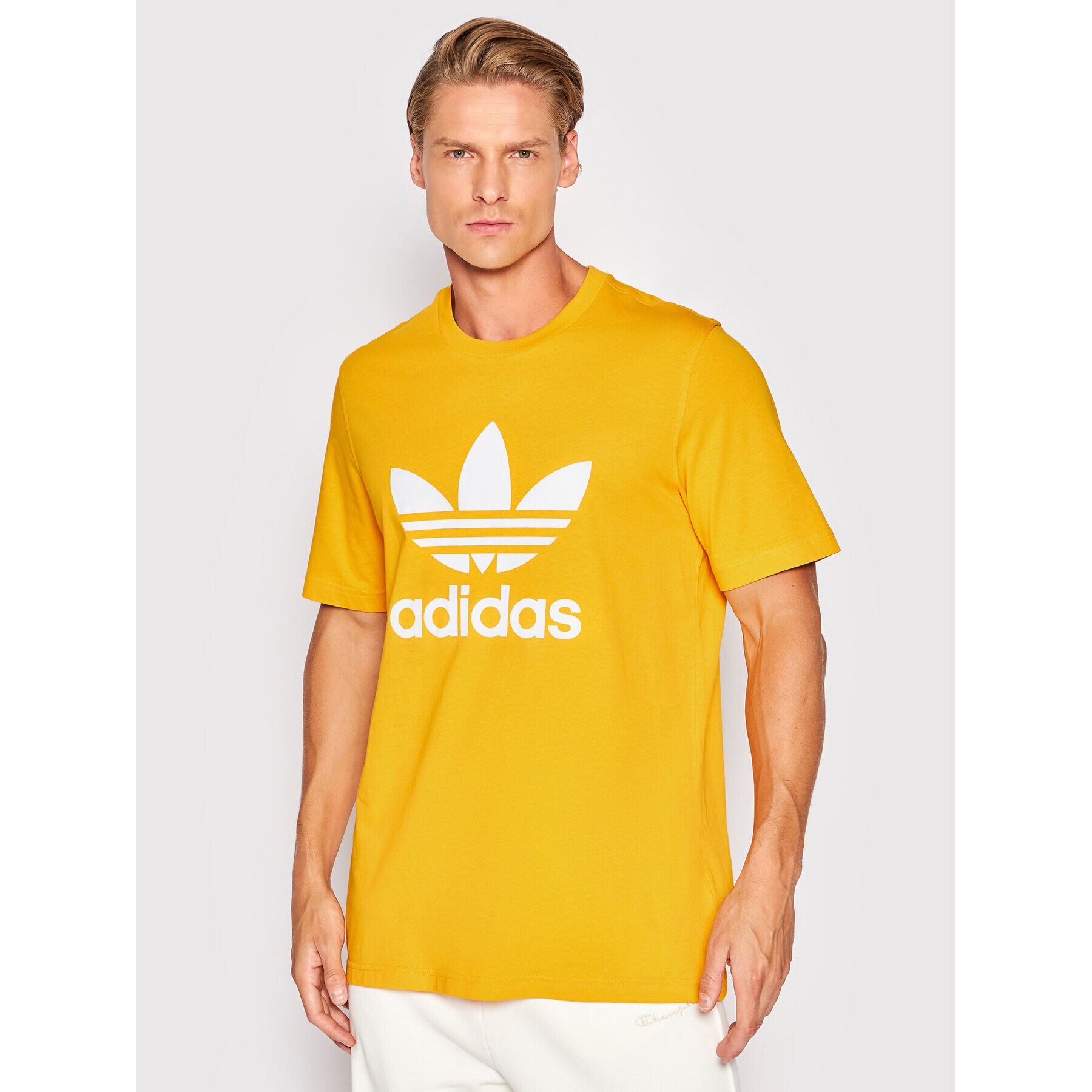 adidas Тишърт adicolor Classic Trefoil HK5229 Жълт Regular Fit - Pepit.bg