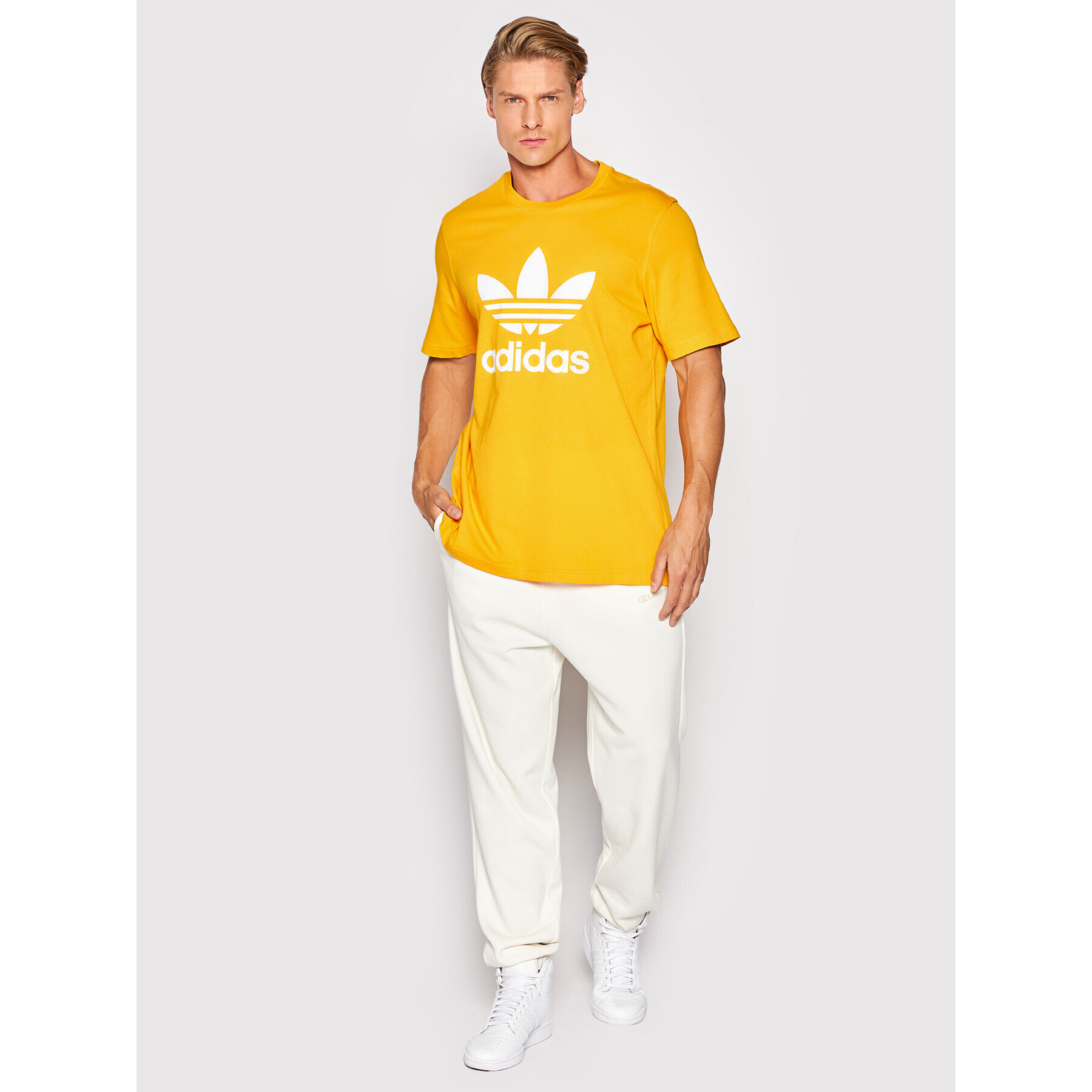 adidas Тишърт adicolor Classic Trefoil HK5229 Жълт Regular Fit - Pepit.bg