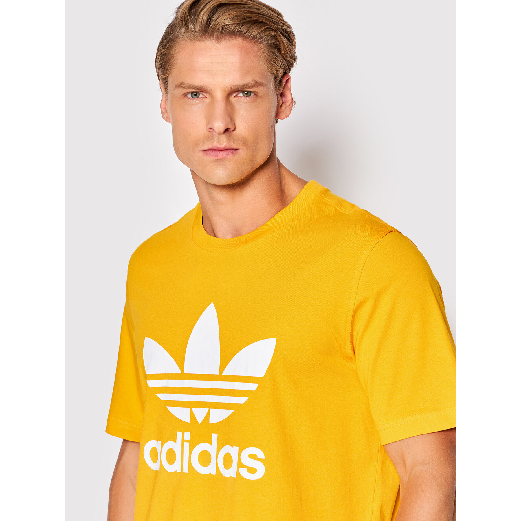 adidas Тишърт adicolor Classic Trefoil HK5229 Жълт Regular Fit - Pepit.bg