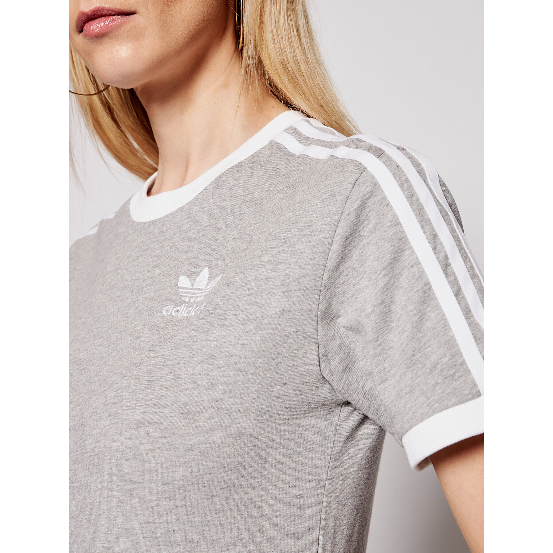 adidas Тишърт adicolor Classics 3-Stripes GN2909 Сив Regular Fit - Pepit.bg