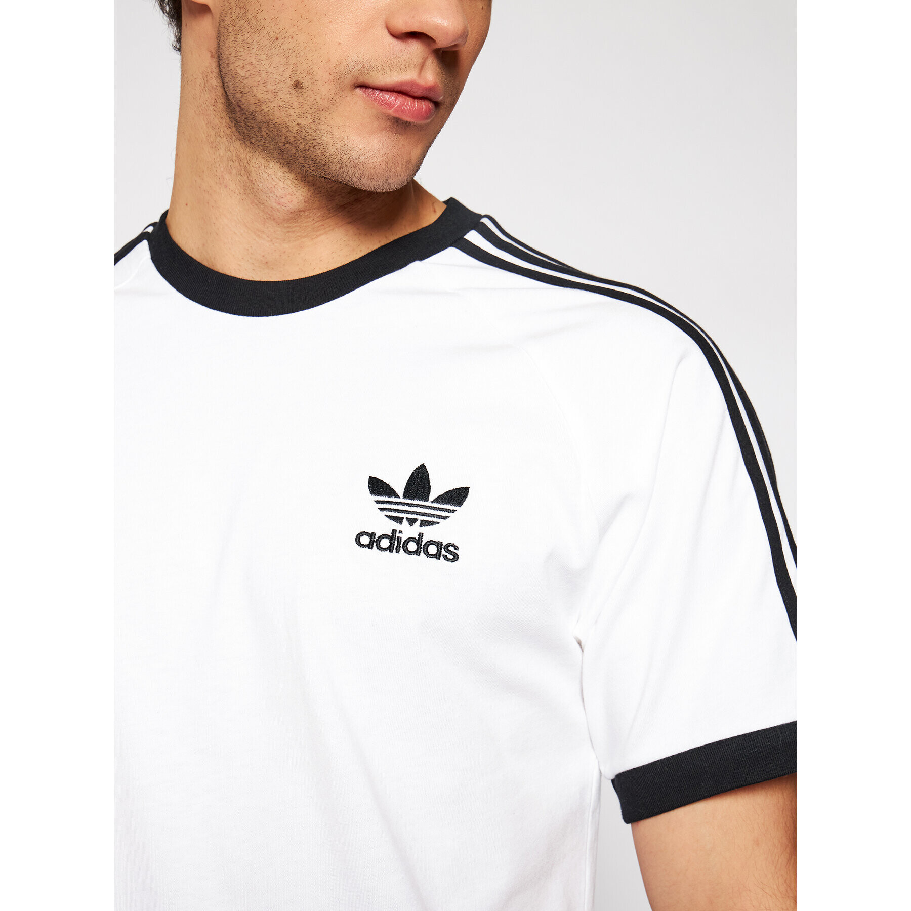 adidas Тишърт adicolor Classics 3-Stripes GN3494 Бял Slim Fit - Pepit.bg