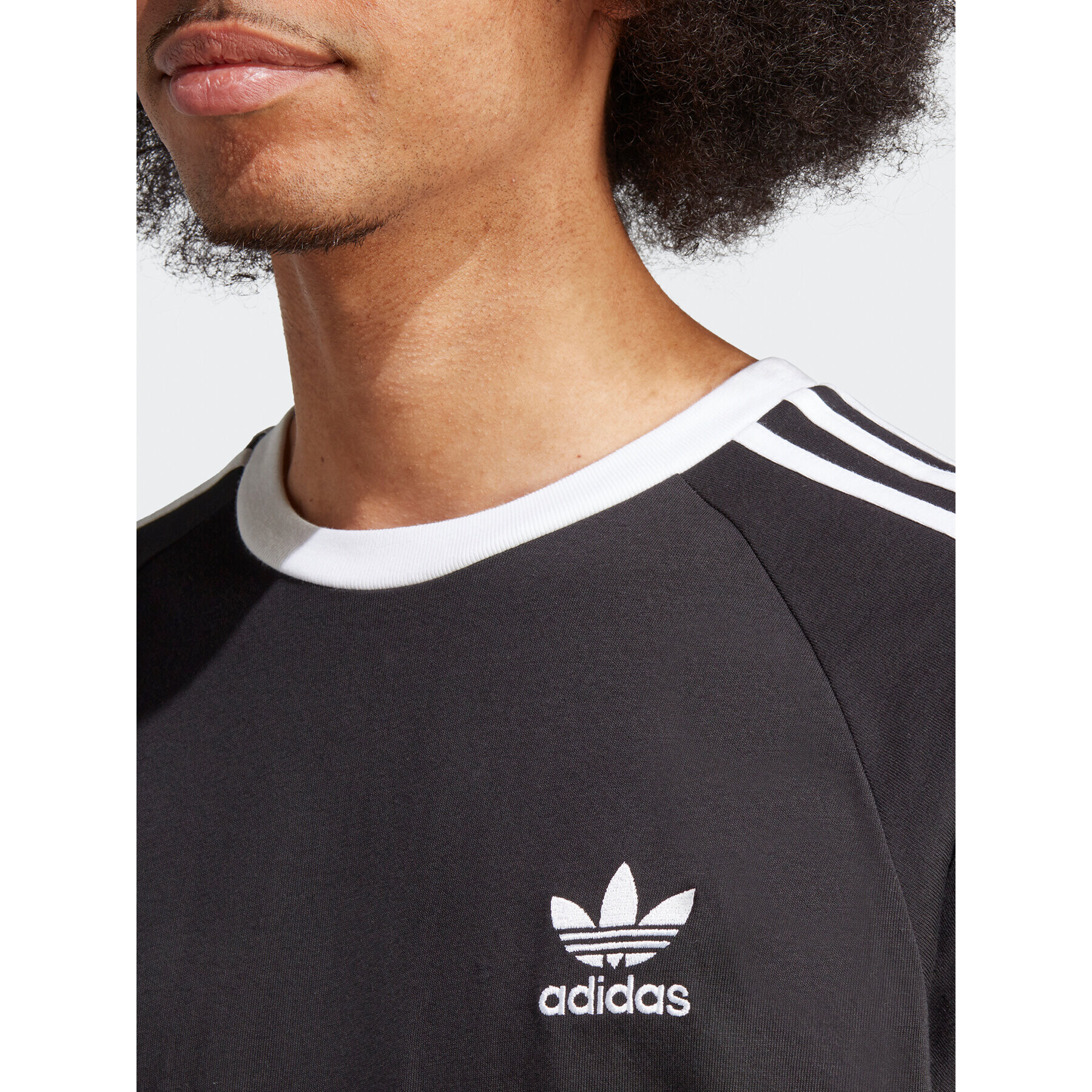 adidas Тишърт Adicolor Classics 3-Stripes T-Shirt IA4845 Черен Slim Fit - Pepit.bg