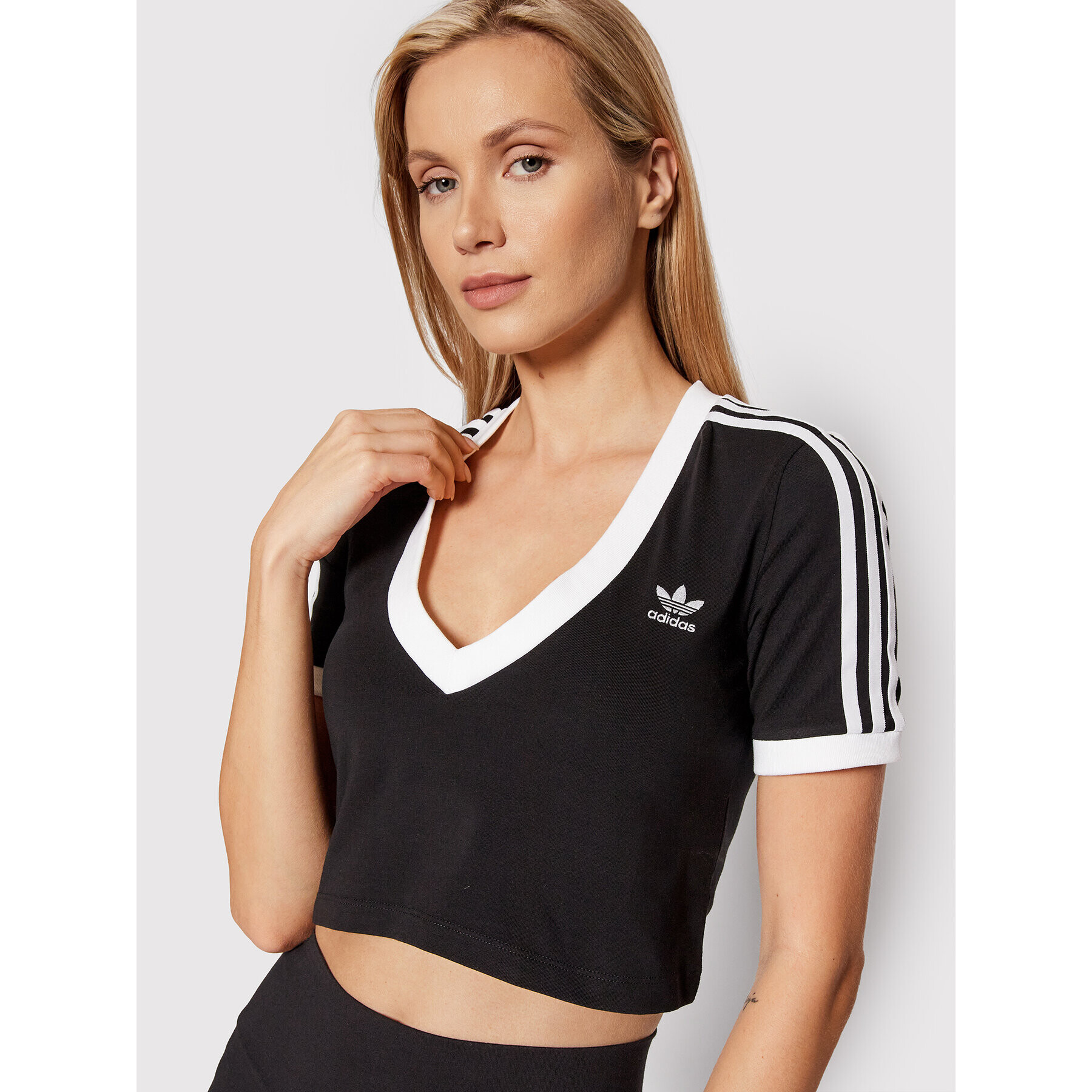 adidas Тишърт adicolor Classics HC2040 Черен Slim Fit - Pepit.bg