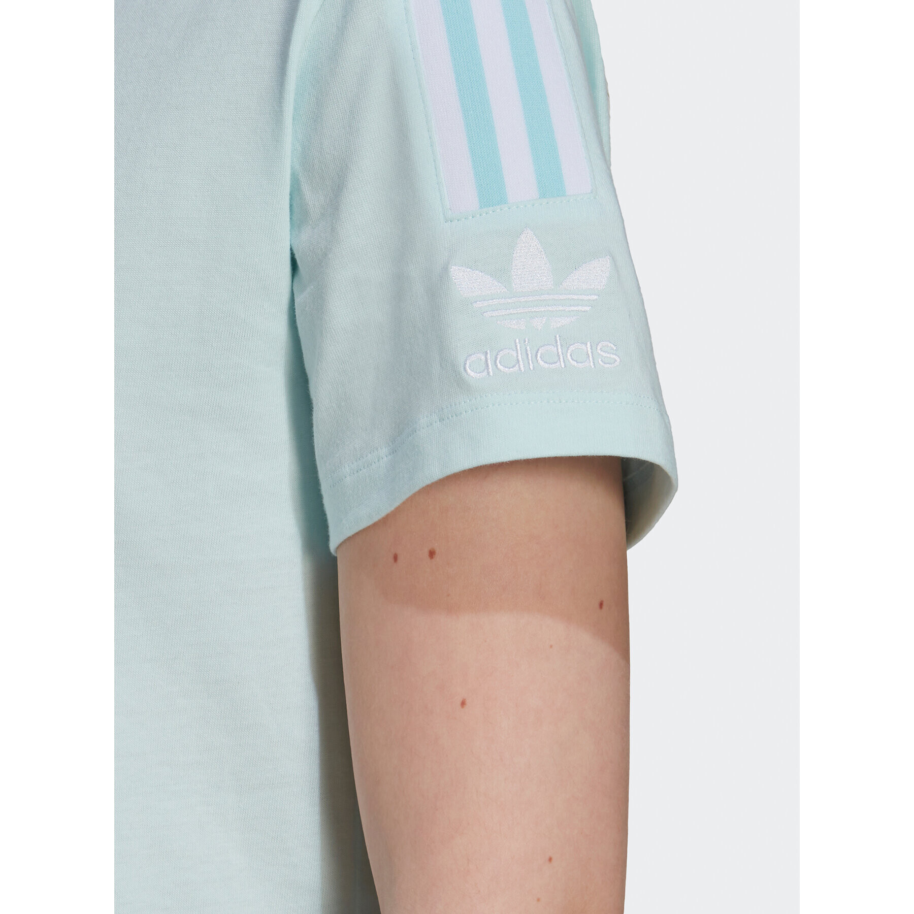 adidas Тишърт adicolor Classics HN5902 Син Regular Fit - Pepit.bg