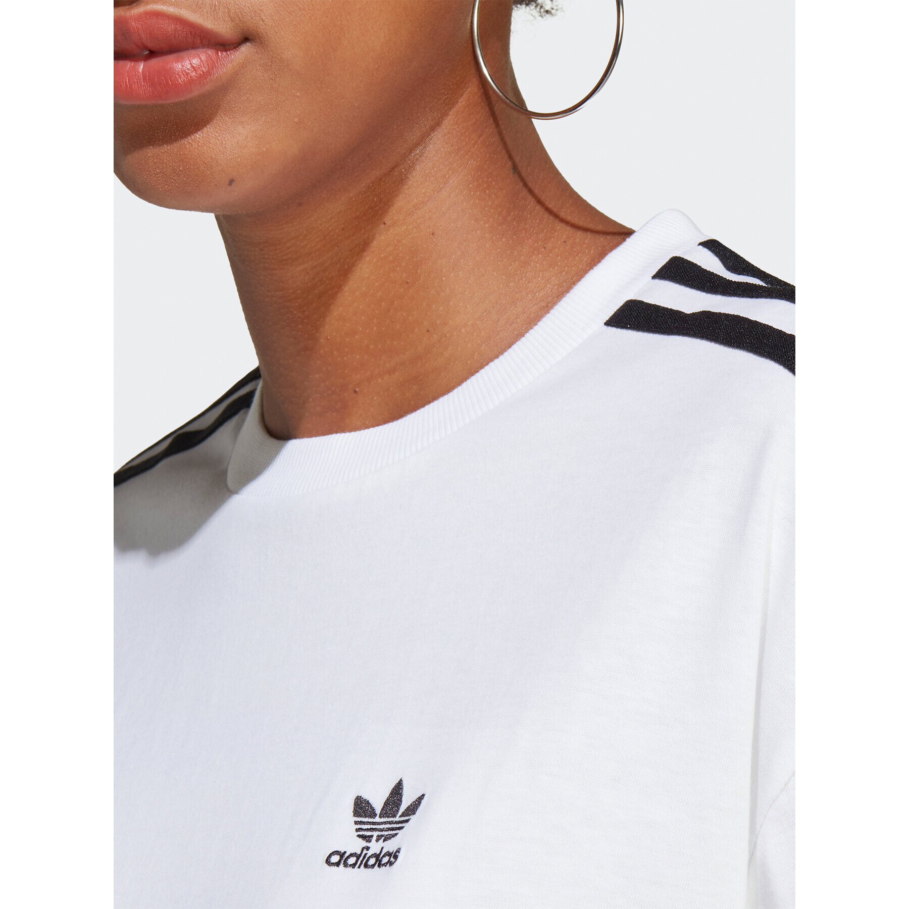 adidas Тишърт Adicolor Classics Oversized T-Shirt IB7451 Бял Relaxed Fit - Pepit.bg