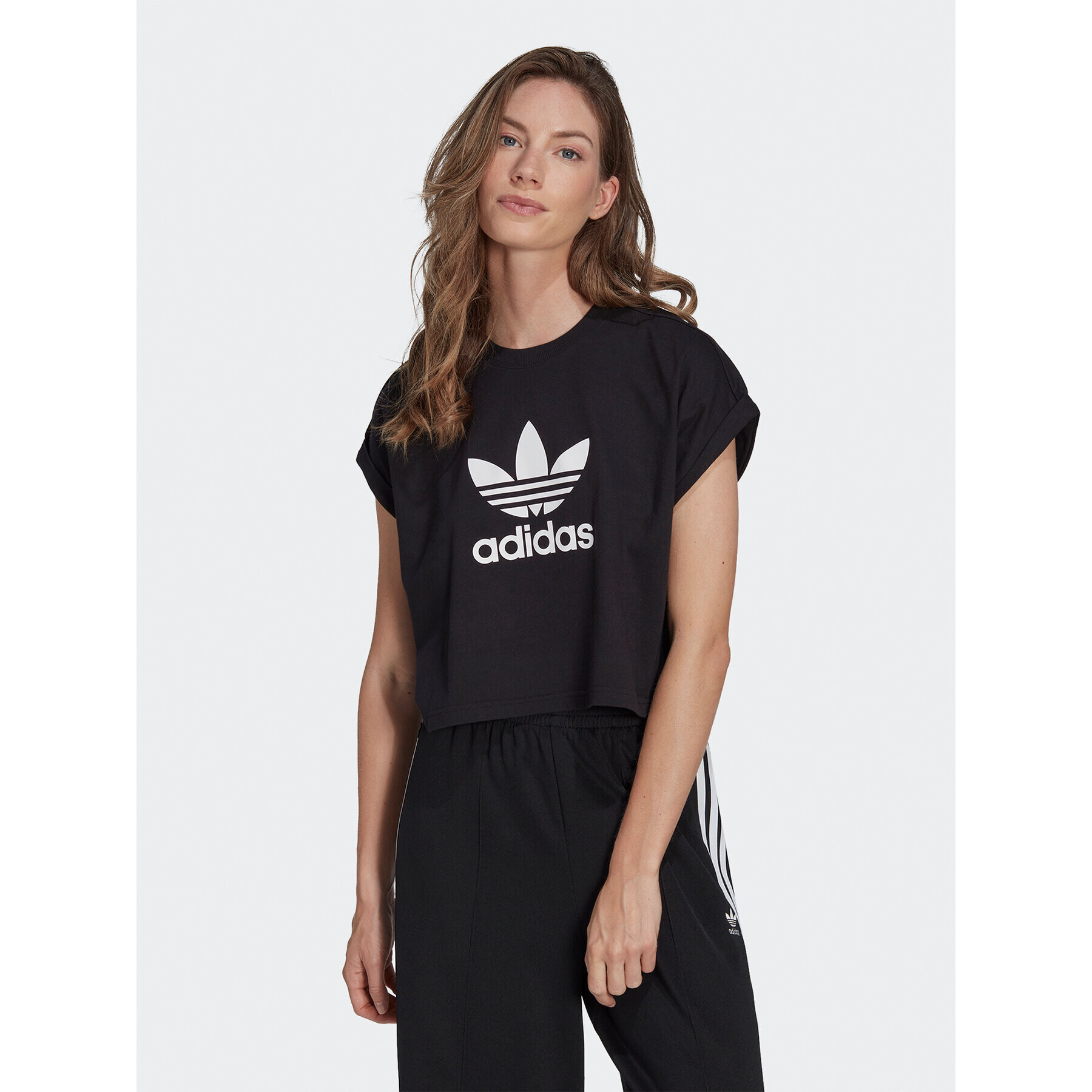 adidas Тишърт Adicolor Classics Short Trefoil T-Shirt IB1406 Черен Oversize - Pepit.bg