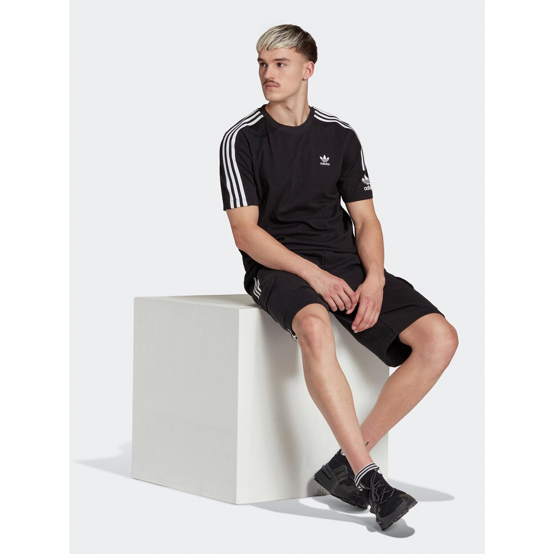 adidas Тишърт adicolor Classics Trefoil T-Shirt IA6344 Черен Regular Fit - Pepit.bg