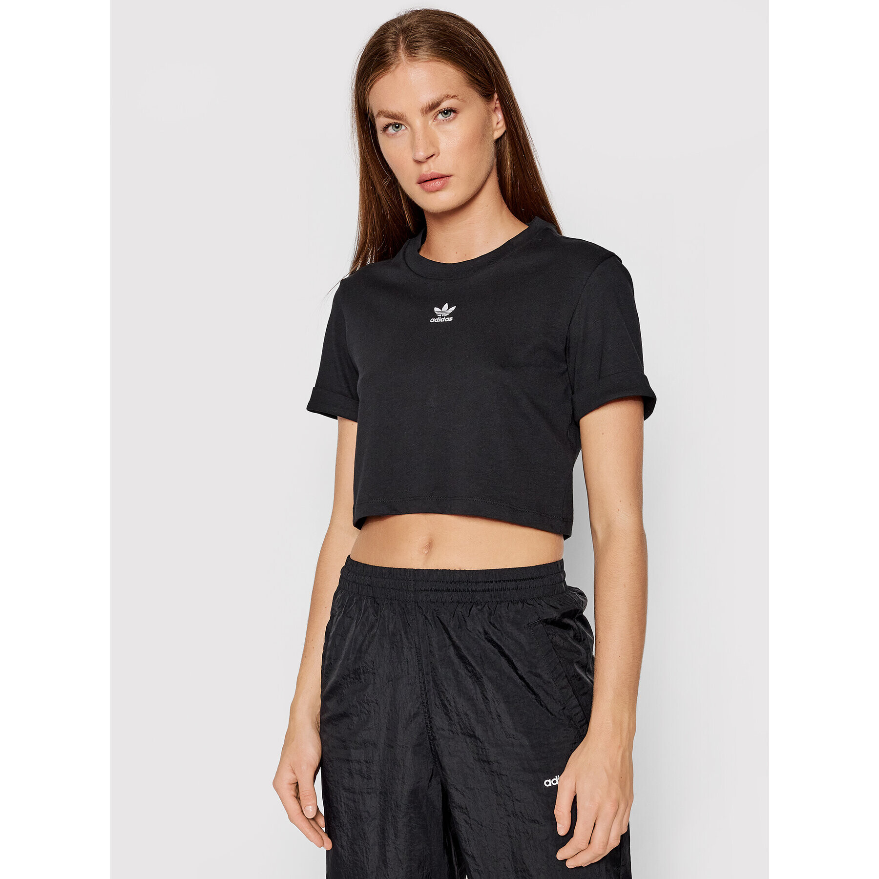 adidas Тишърт adicolor Essentials Cropped Tee H37882 Черен Regular Fit - Pepit.bg