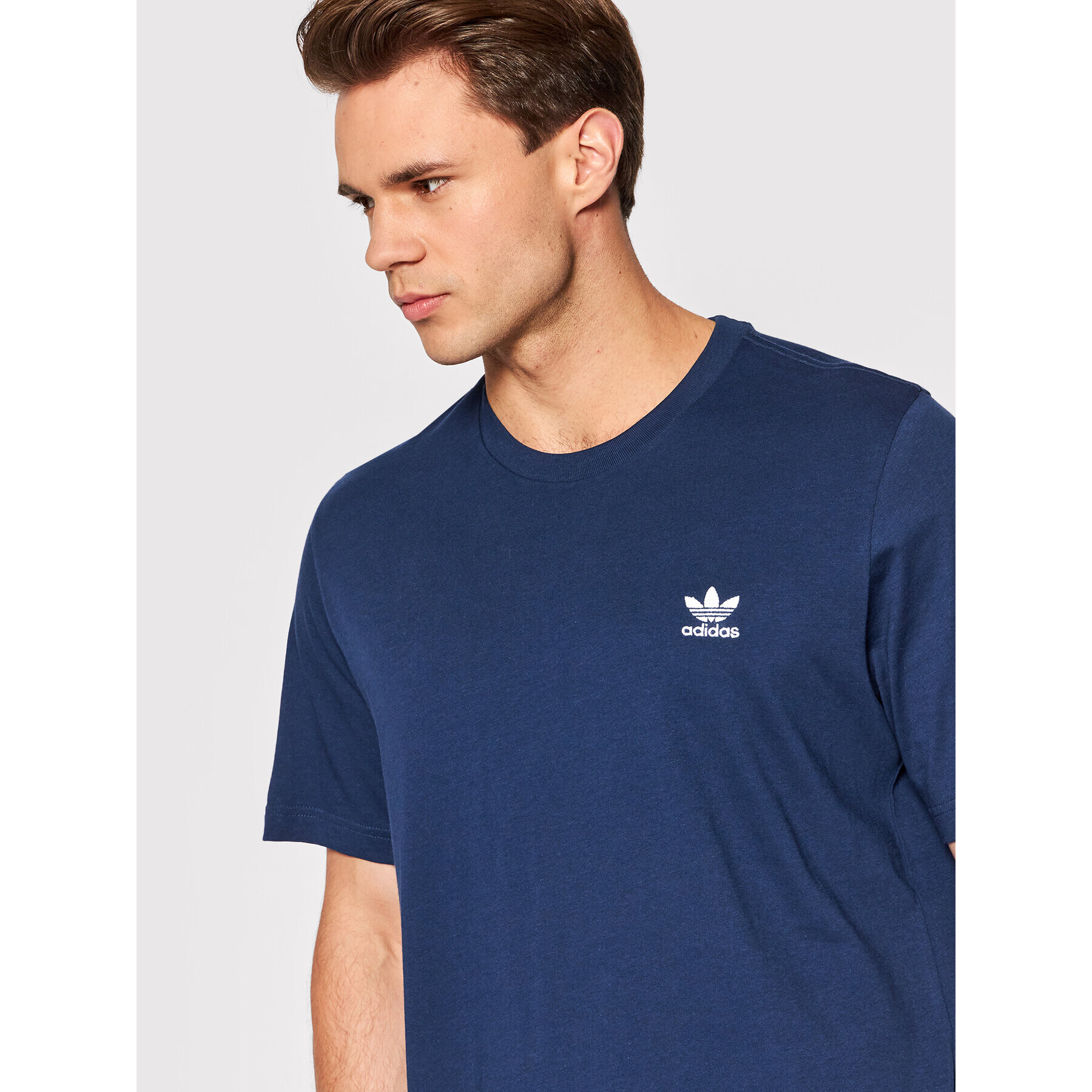adidas Тишърт adicolor Essentials Trefoil HJ7978 Тъмносин Regular Fit - Pepit.bg
