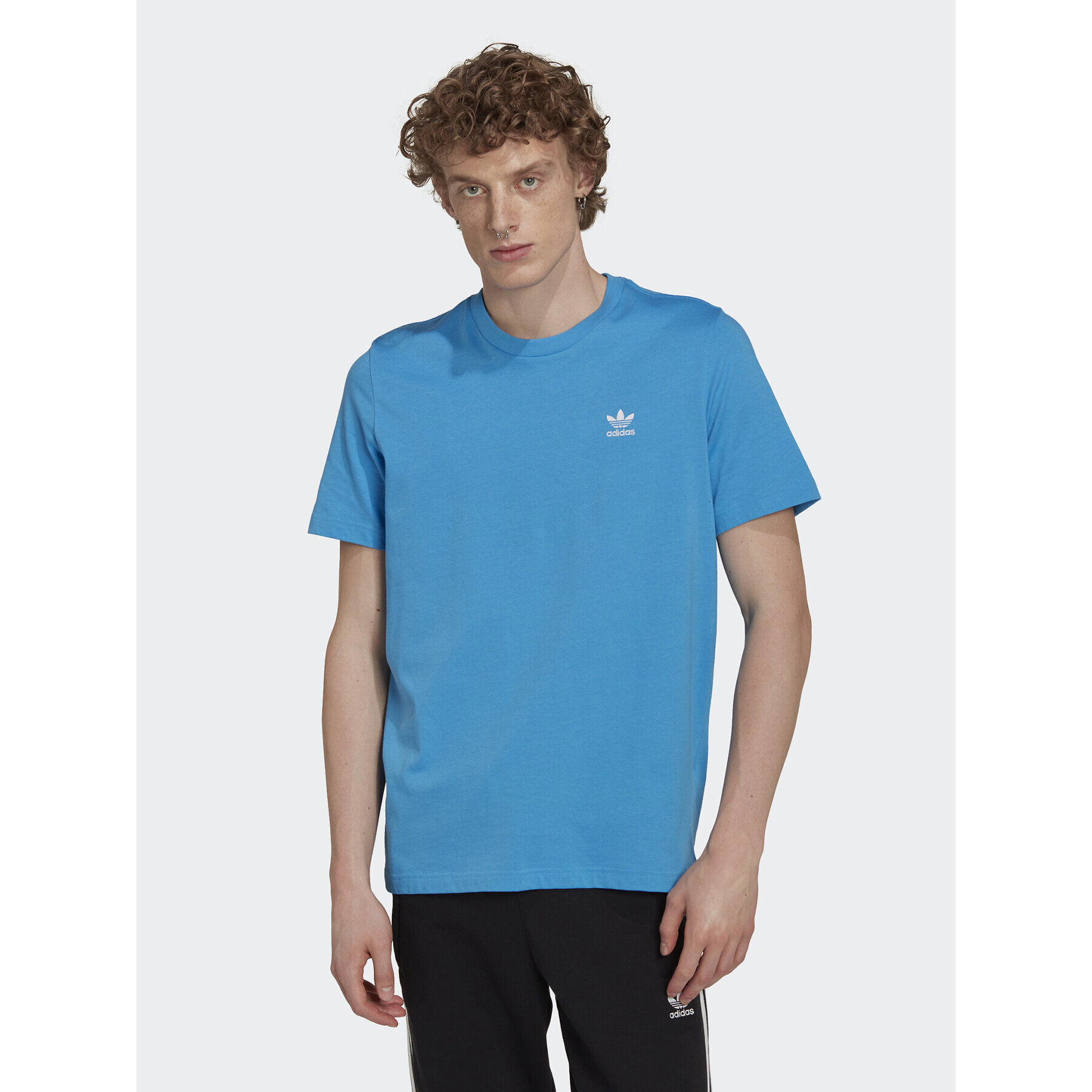 adidas Тишърт adicolor Essentials Trefoil HJ7982 Син Regular Fit - Pepit.bg