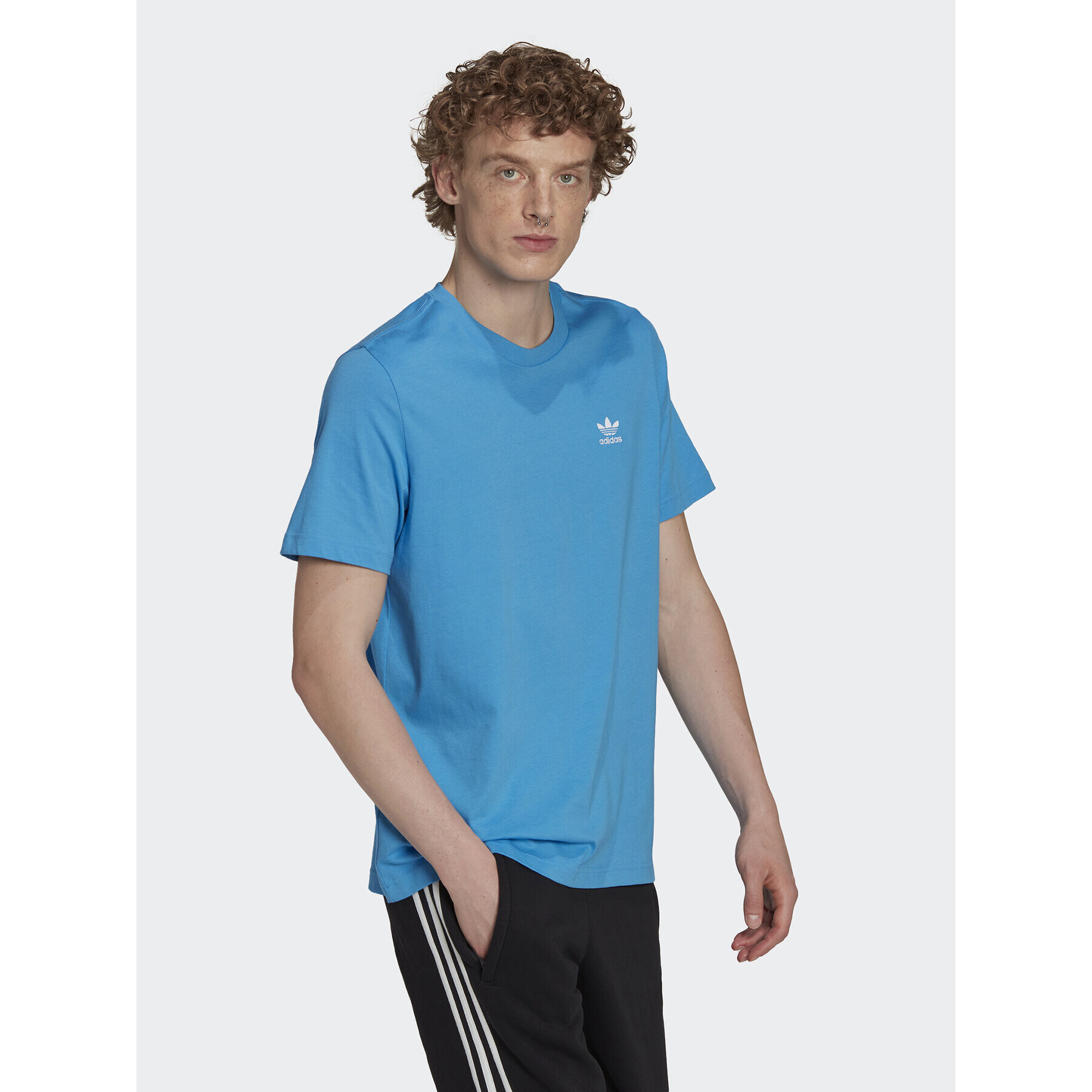 adidas Тишърт adicolor Essentials Trefoil HJ7982 Син Regular Fit - Pepit.bg