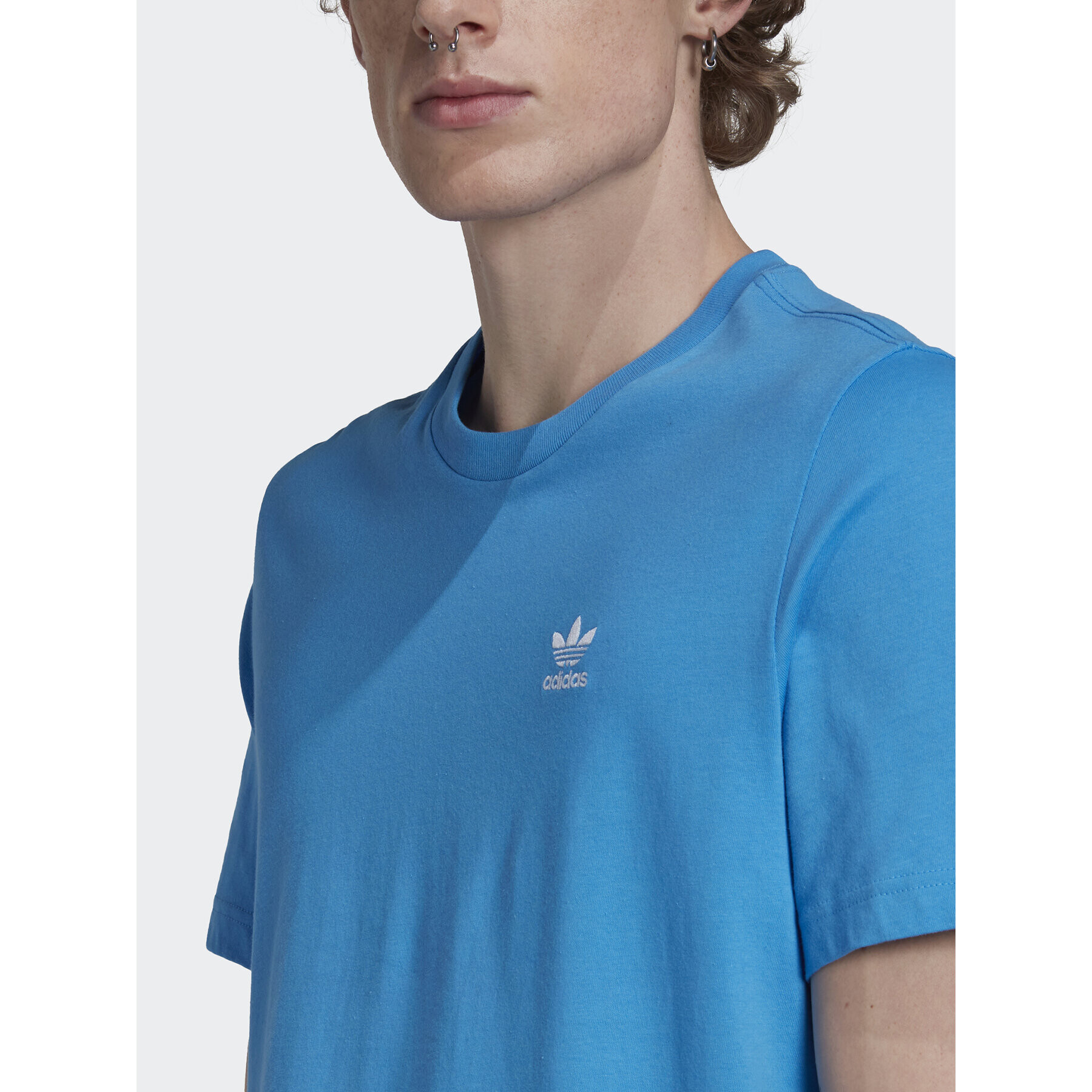 adidas Тишърт adicolor Essentials Trefoil HJ7982 Син Regular Fit - Pepit.bg