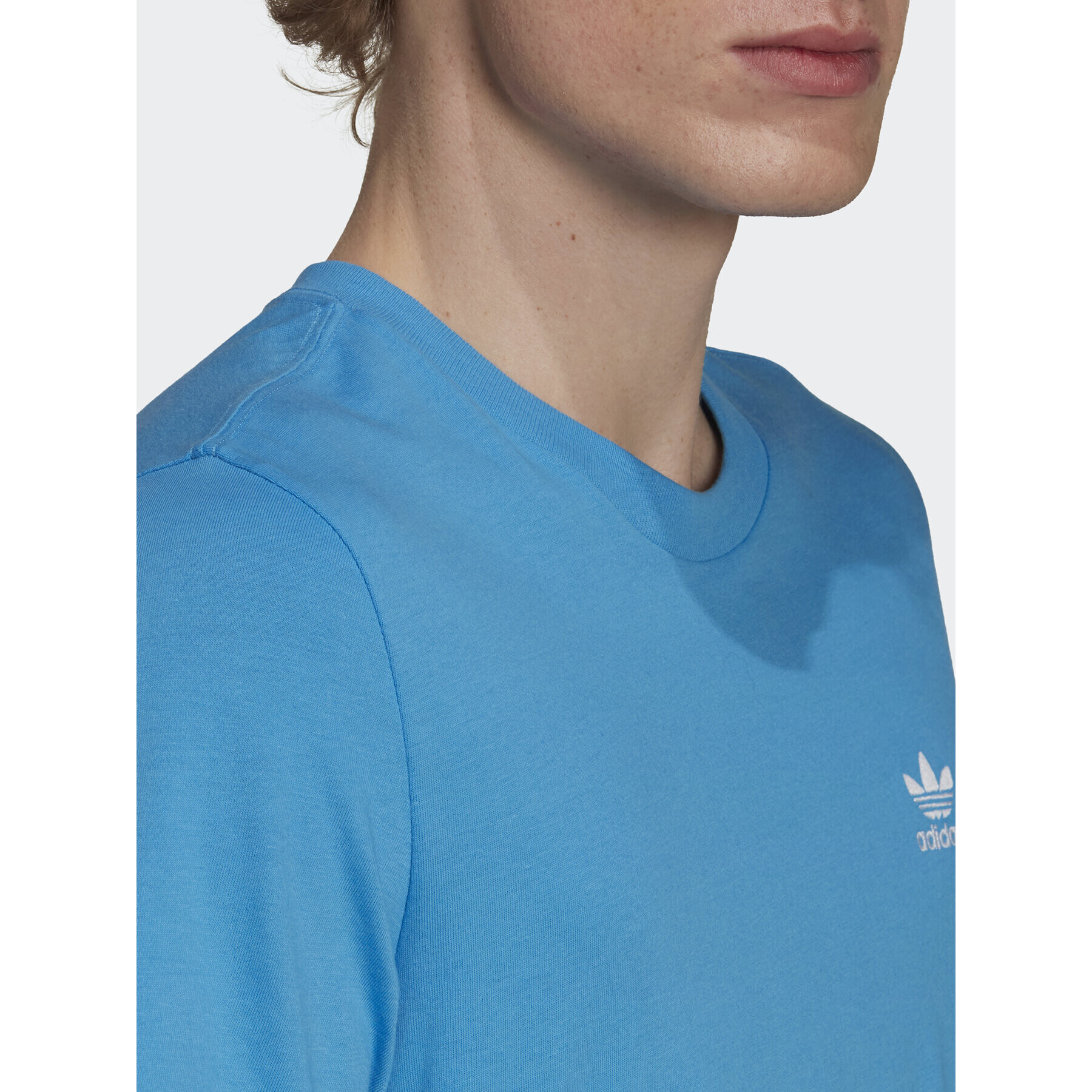 adidas Тишърт adicolor Essentials Trefoil HJ7982 Син Regular Fit - Pepit.bg
