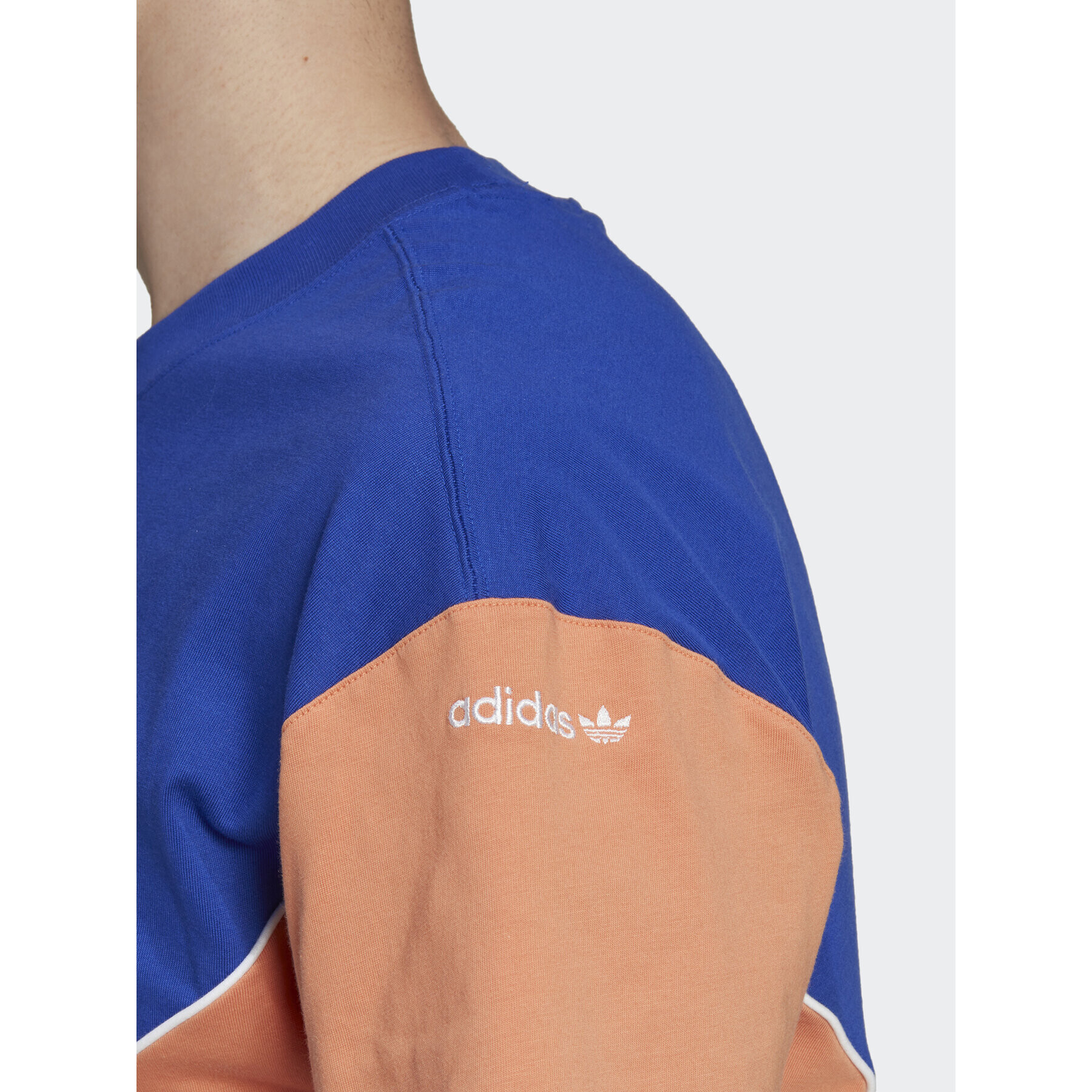 adidas Тишърт Adicolor Seasonal Archive T-Shirt IB3143 Син Regular Fit - Pepit.bg