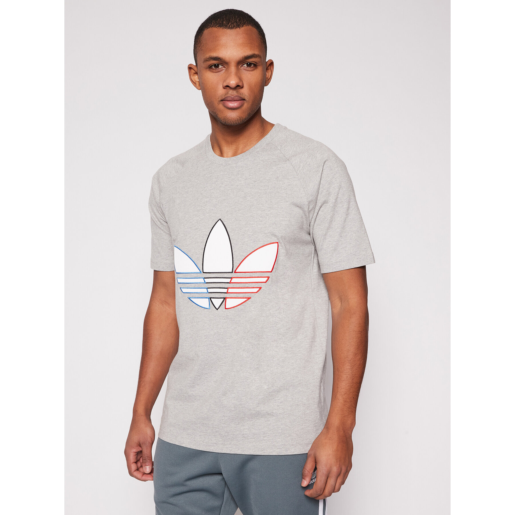 adidas Тишърт adicolor Tricolor GQ8917 Сив Regular Fit - Pepit.bg