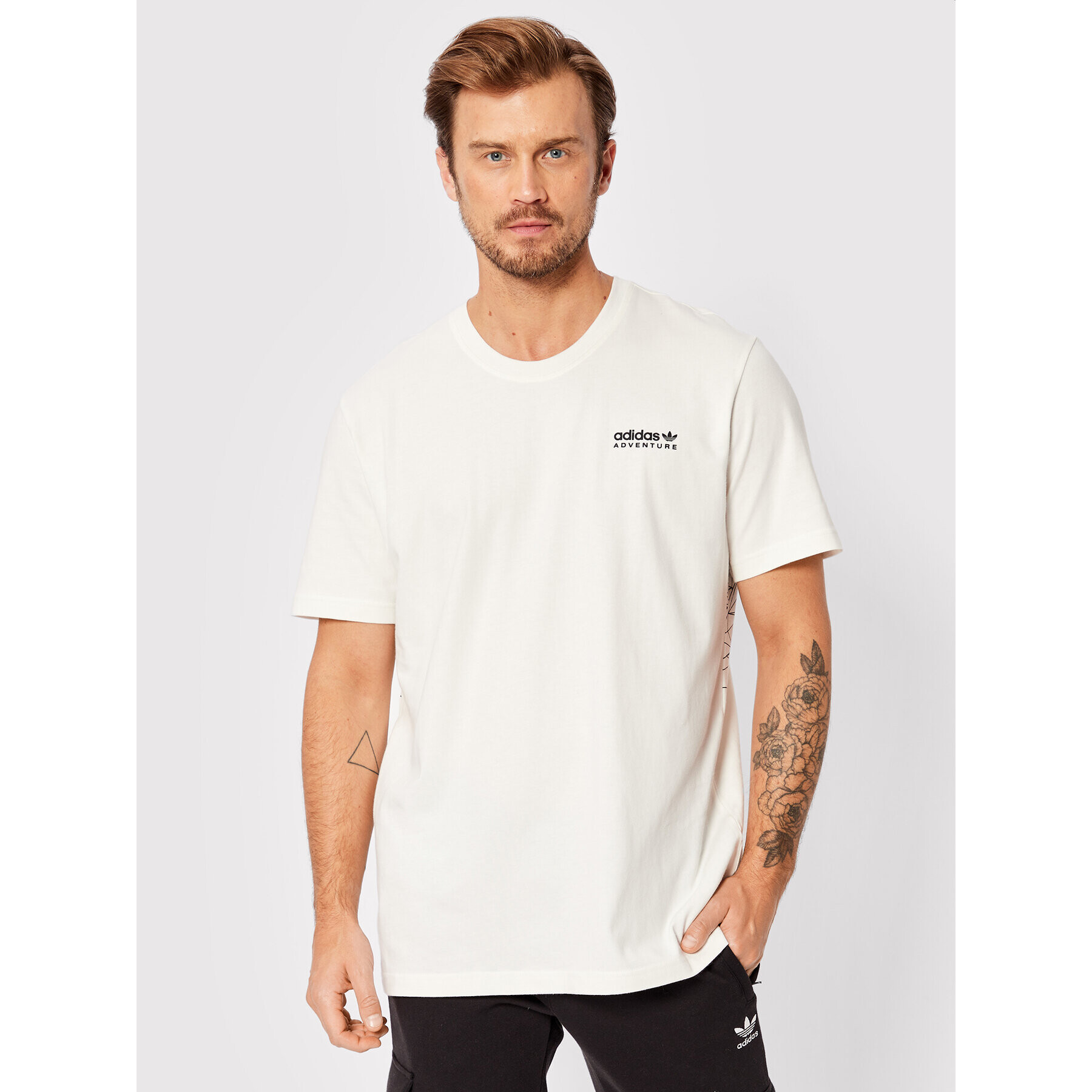 adidas Тишърт Adventure Mountain Back HK5011 Бял Relaxed Fit - Pepit.bg