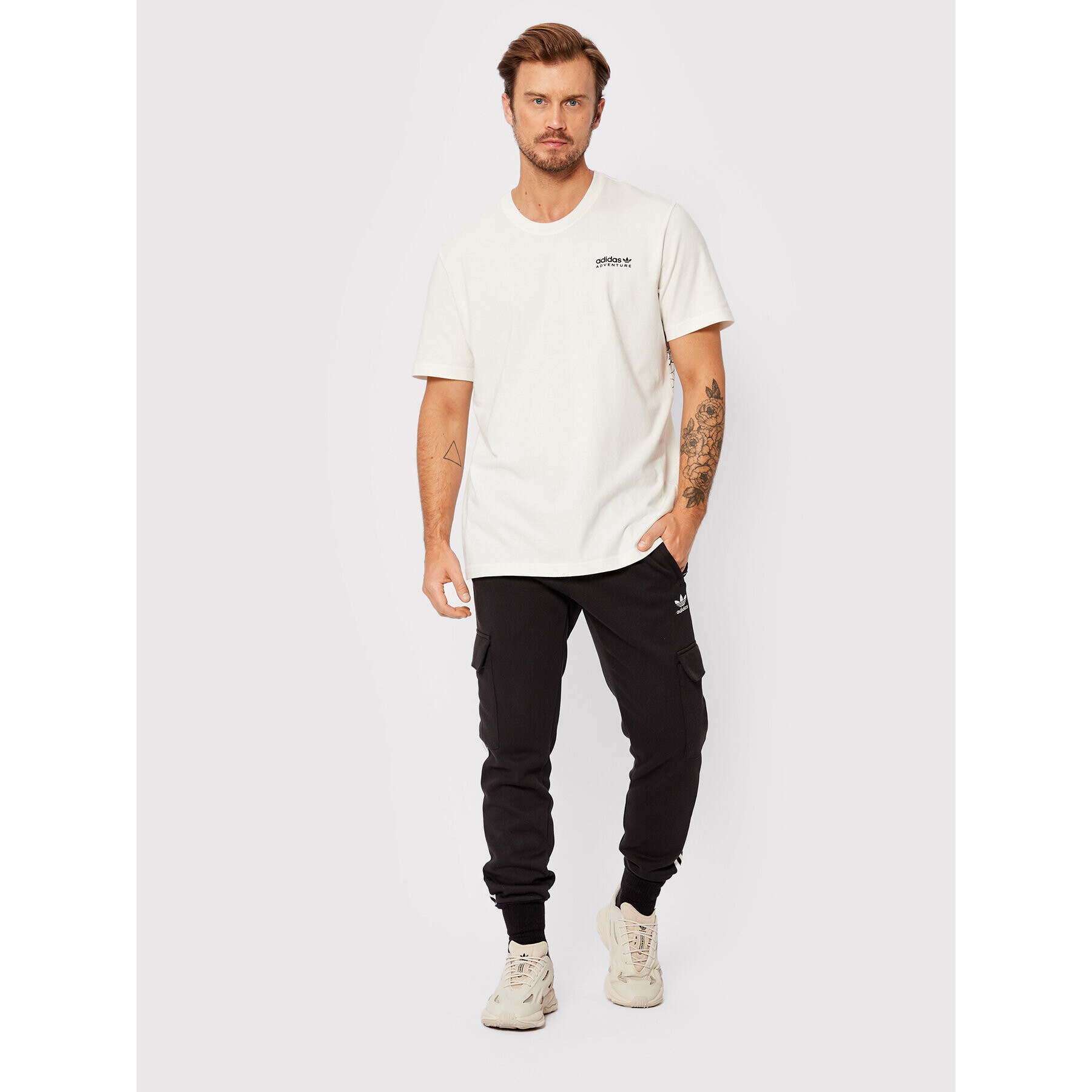 adidas Тишърт Adventure Mountain Back HK5011 Бял Relaxed Fit - Pepit.bg