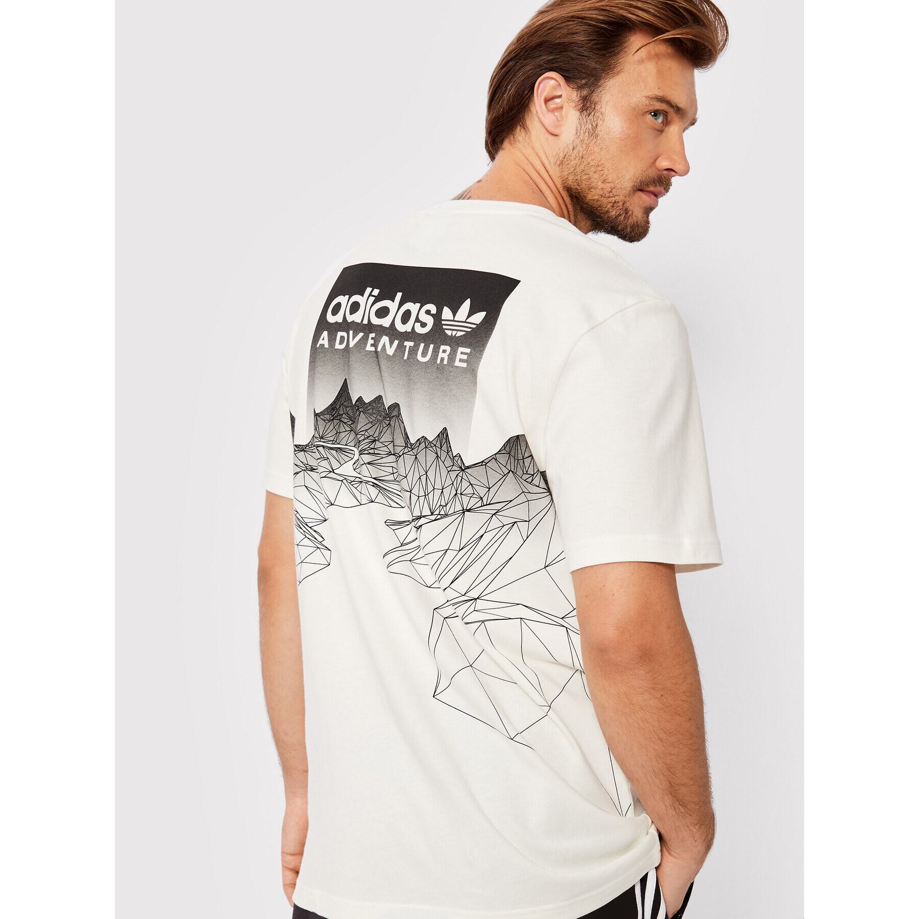 adidas Тишърт Adventure Mountain Back HK5011 Бял Relaxed Fit - Pepit.bg
