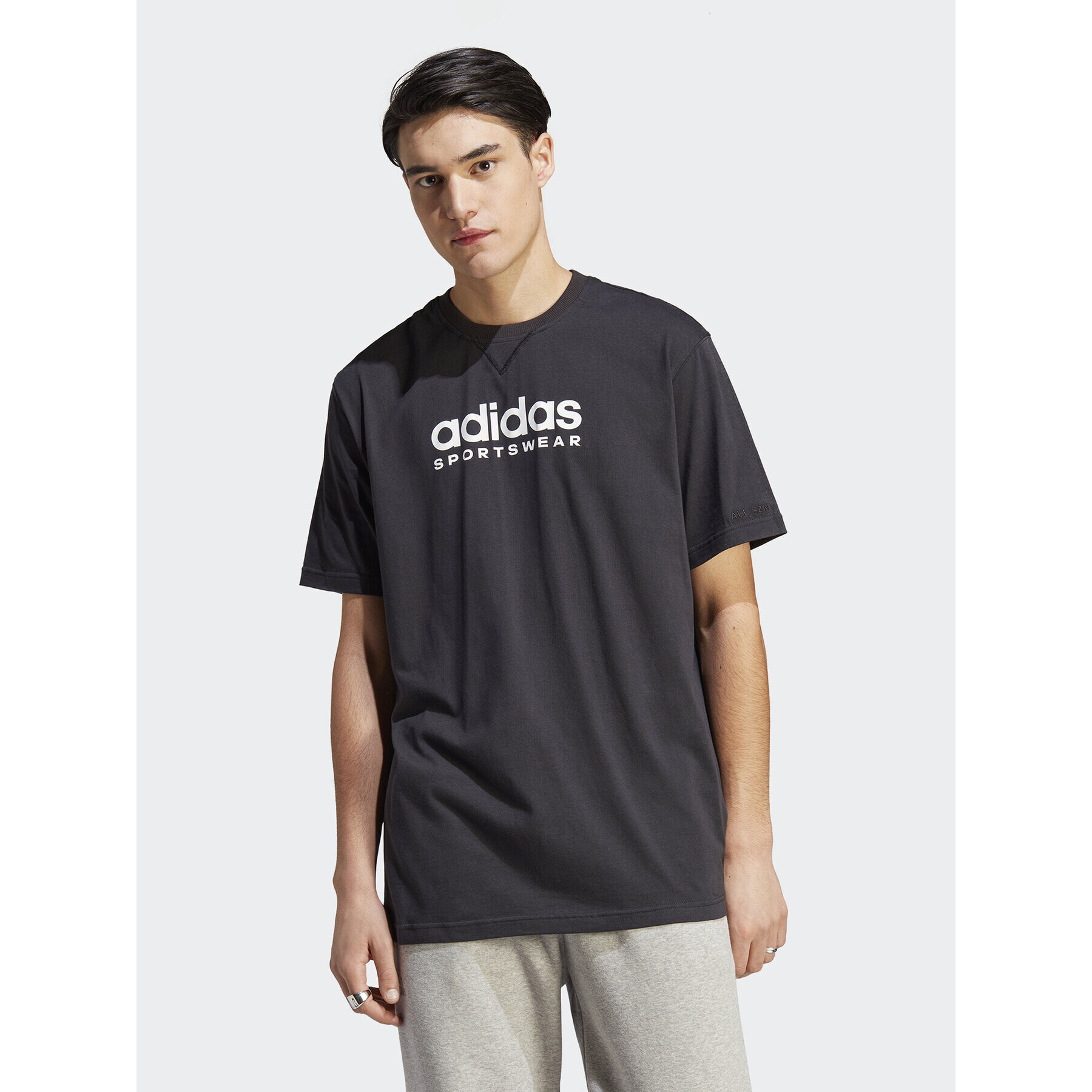 adidas Тишърт All SZN Graphic T-Shirt IC9815 Черен Loose Fit - Pepit.bg