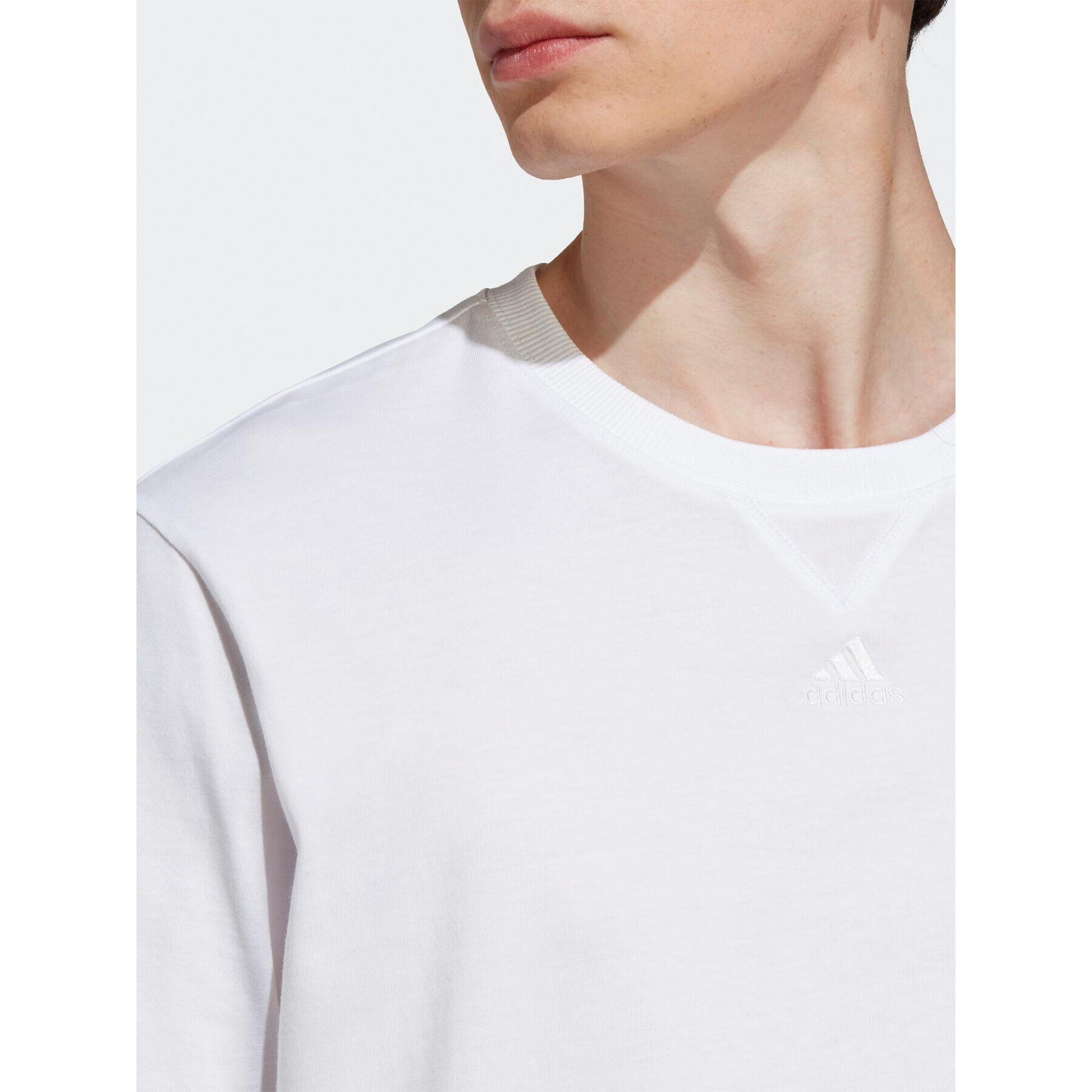 adidas Тишърт ALL SZN IC9788 Бял Loose Fit - Pepit.bg