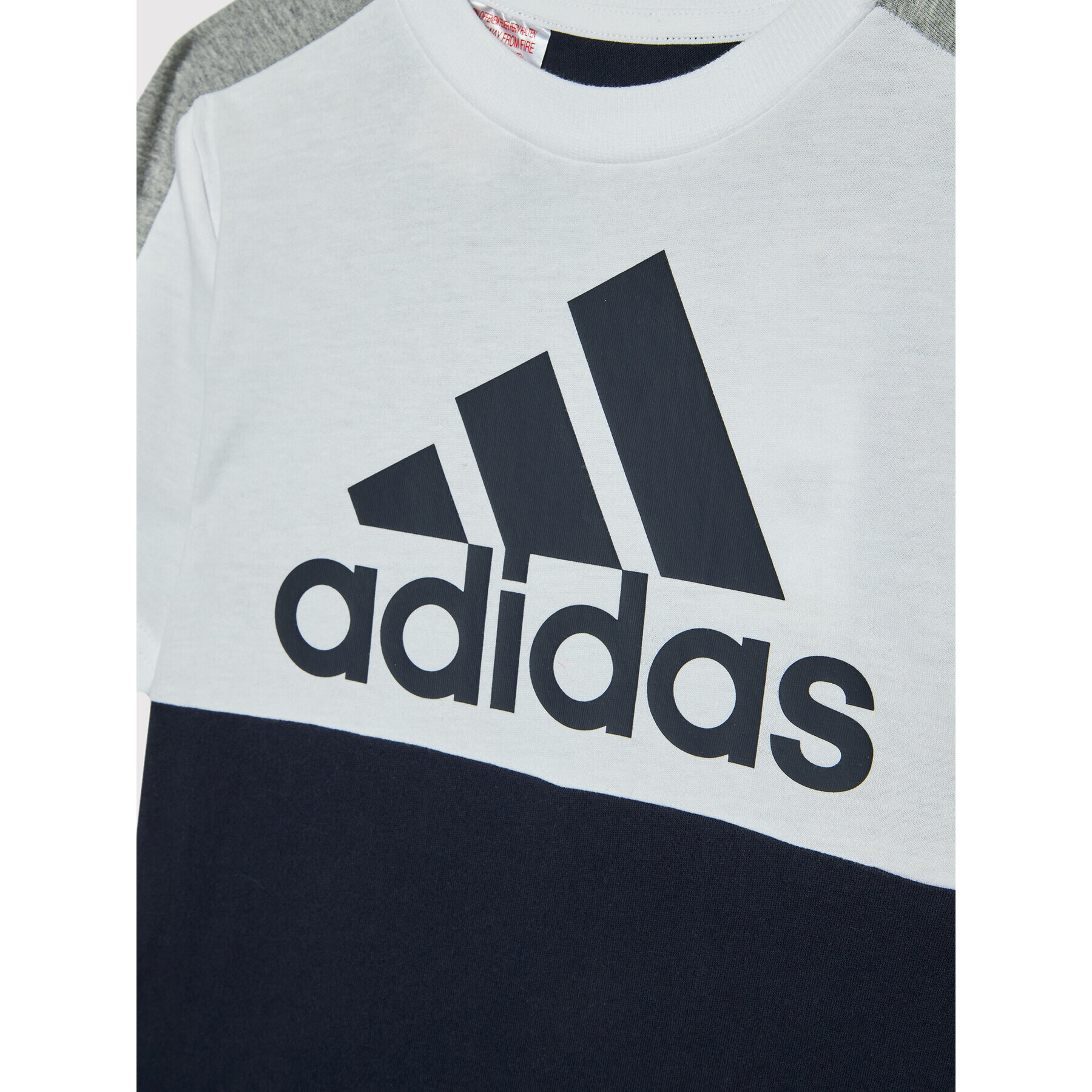 adidas Тишърт B Cb Logo HC5650 Тъмносин Regular Fit - Pepit.bg