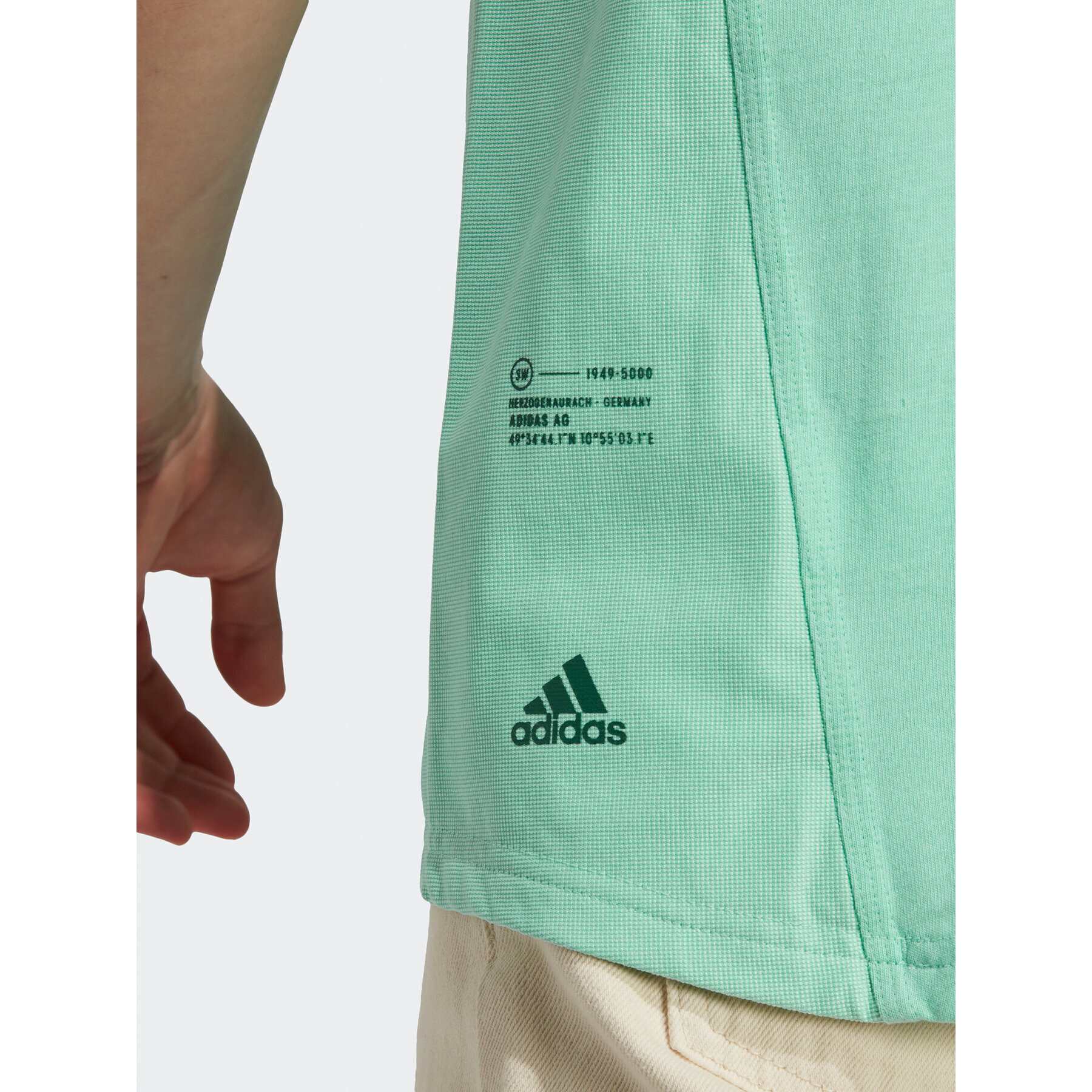 adidas Тишърт City Escape T-Shirt IC9726 Зелен Regular Fit - Pepit.bg