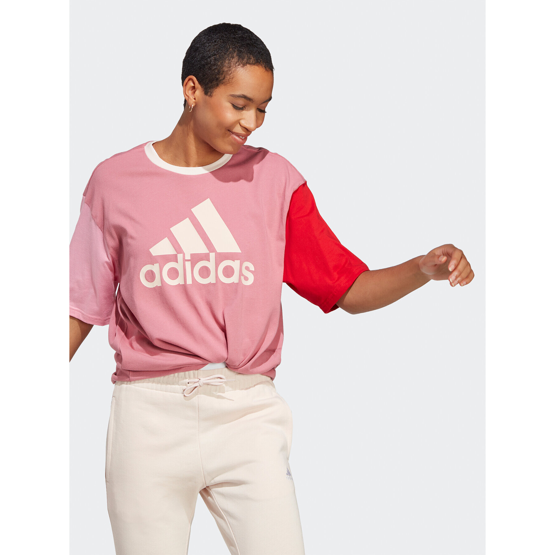 adidas Тишърт Essentials Big Logo Boyfriend T-Shirt IC9857 Розов Loose Fit - Pepit.bg