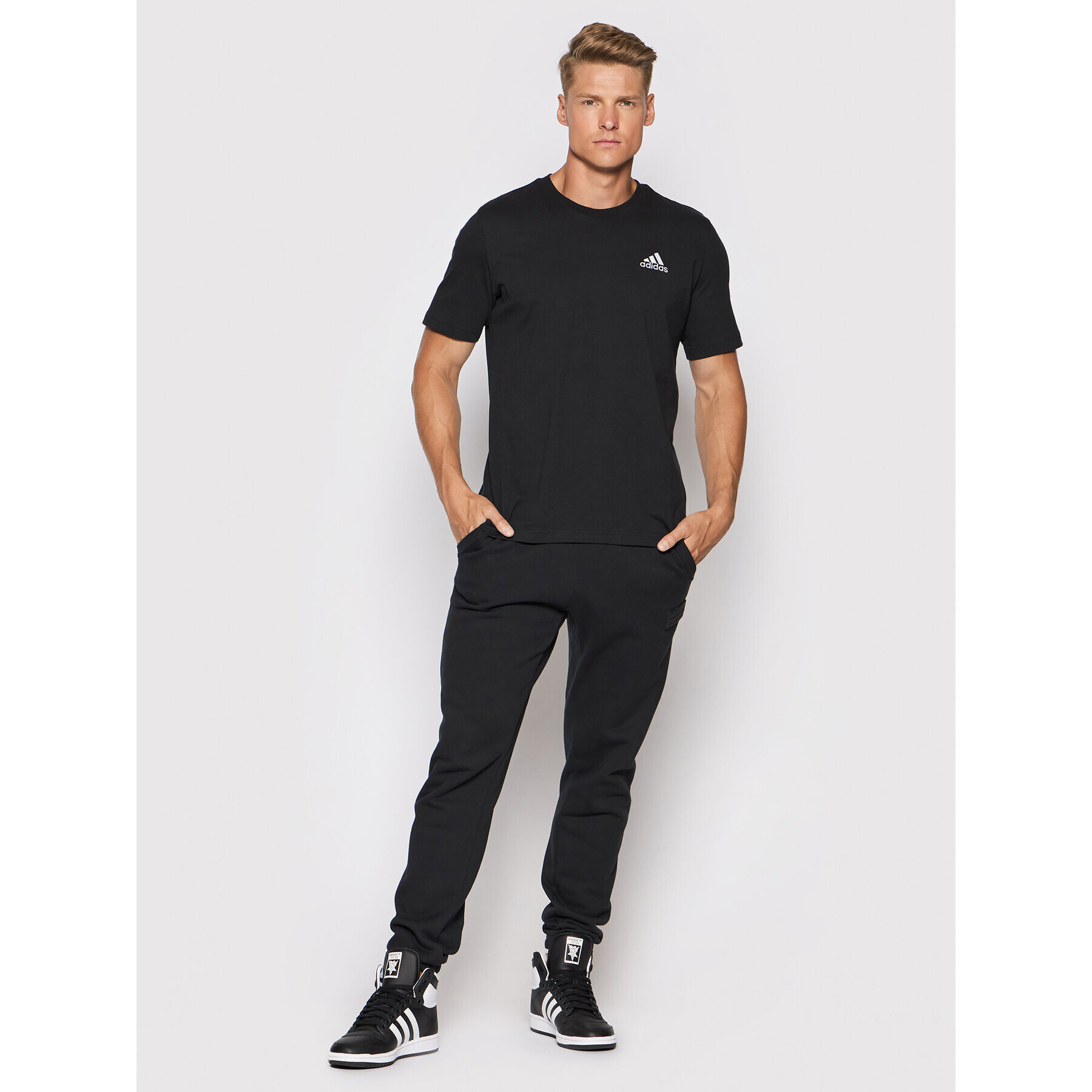 adidas Performance Тишърт Essentials Embroidered Small Logo GK9639 Черен Regular Fit - Pepit.bg