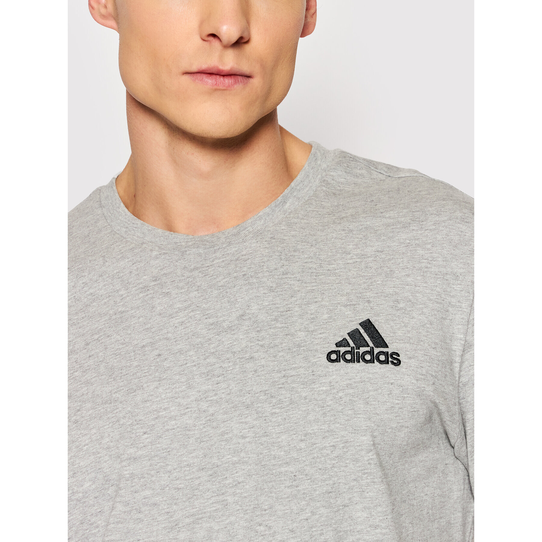 adidas Тишърт Essentials Embroidered Small Logo GK9641 Сив Regular Fit - Pepit.bg