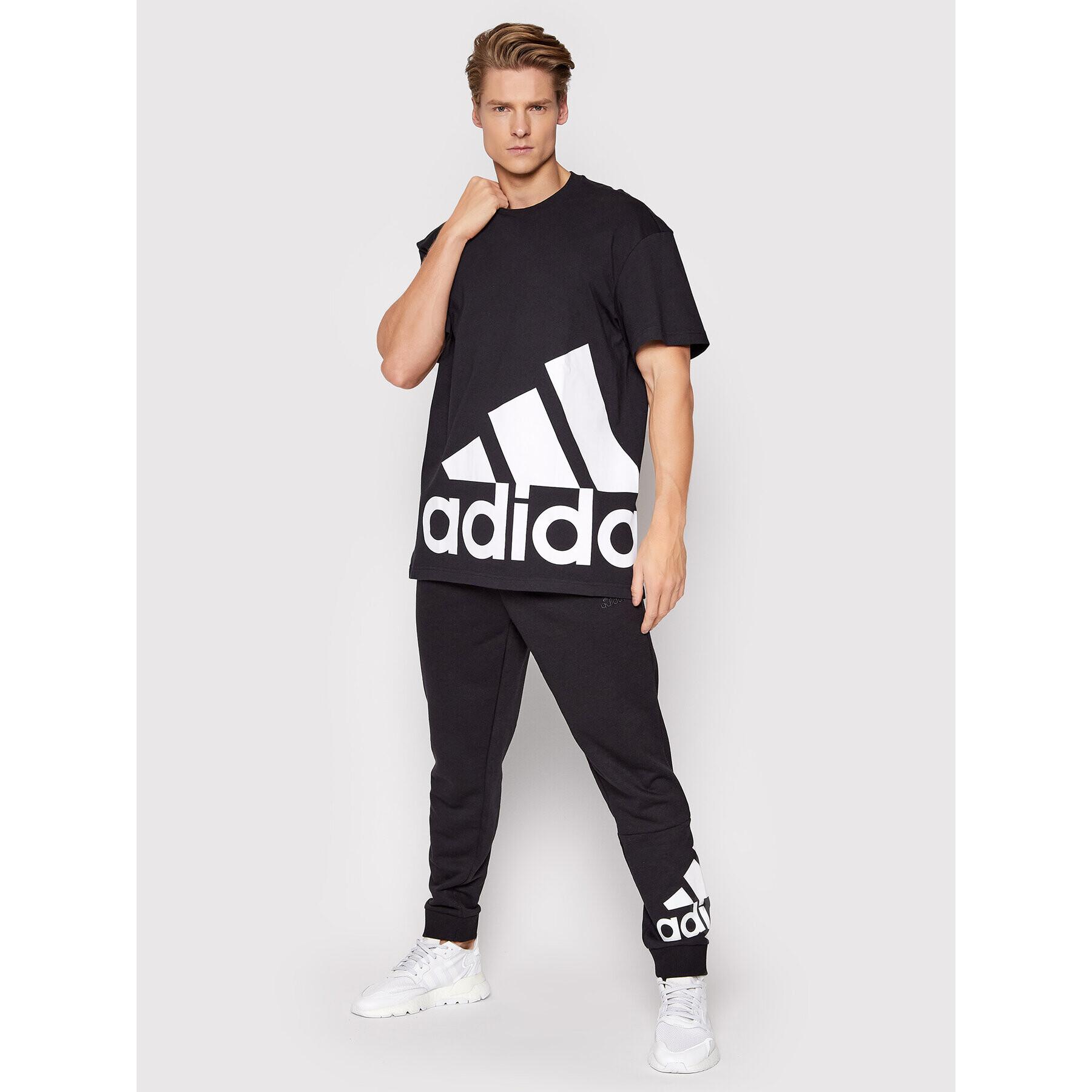 adidas Performance Тишърт Essentials Giant Logo HE1831 Черен Loose Fit - Pepit.bg