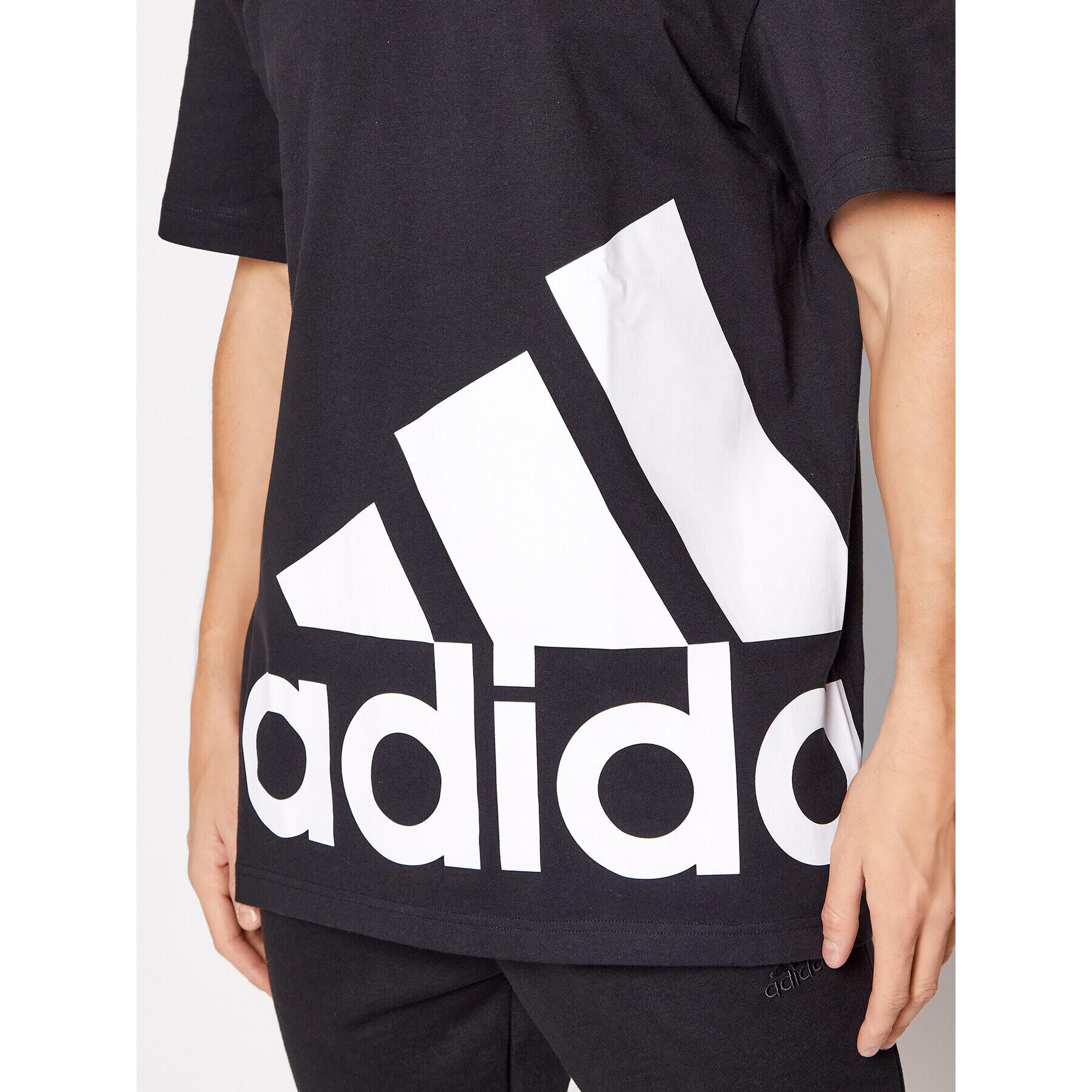 adidas Performance Тишърт Essentials Giant Logo HE1831 Черен Loose Fit - Pepit.bg