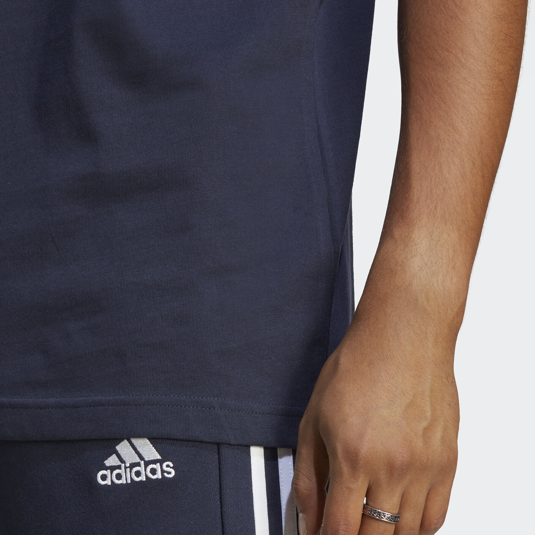 adidas Тишърт Essentials Single Jersey 3-Stripes T-Shirt IC9335 Син Regular Fit - Pepit.bg