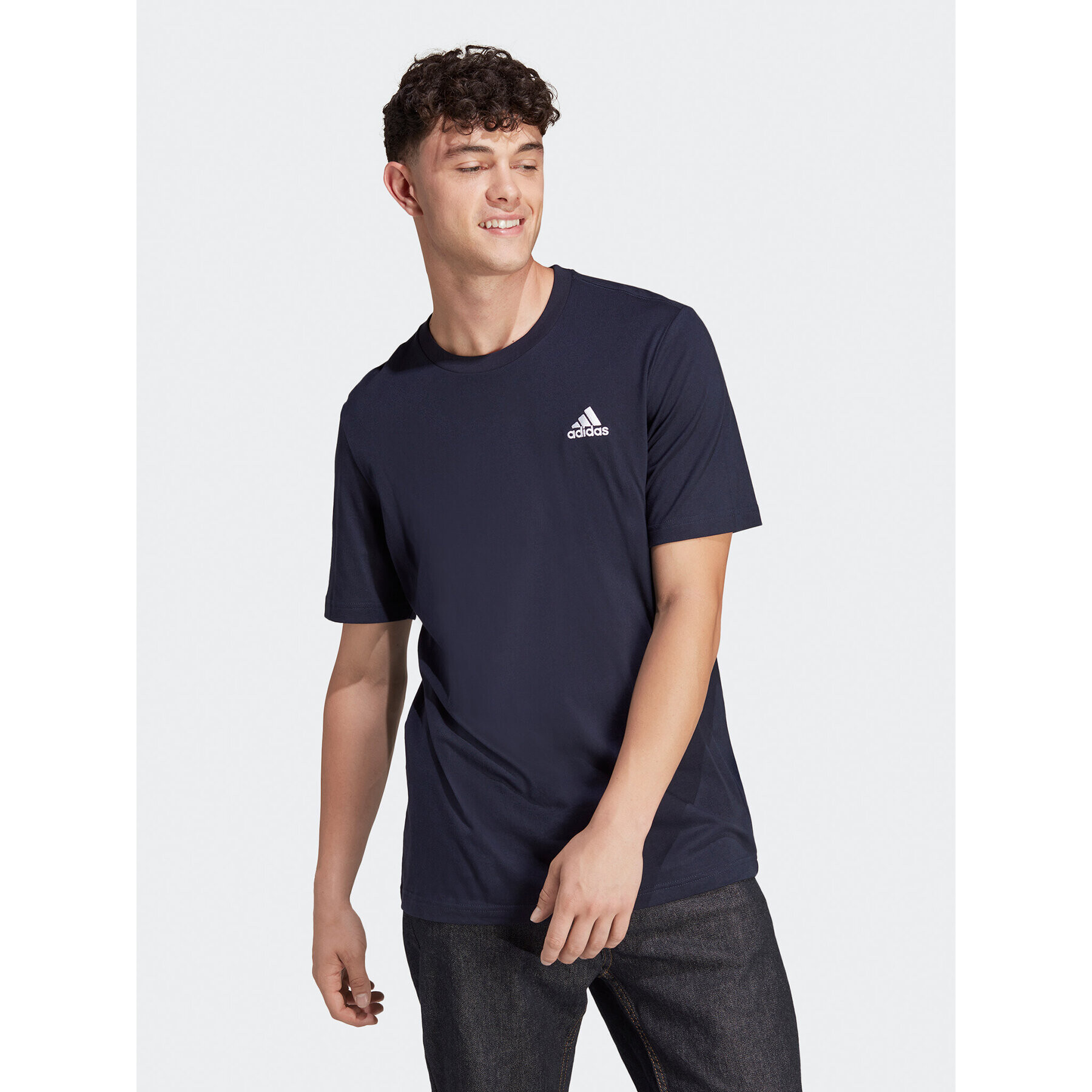 adidas Тишърт Essentials Single Jersey Embroidered Small Logo T-Shirt HY3404 Син Regular Fit - Pepit.bg