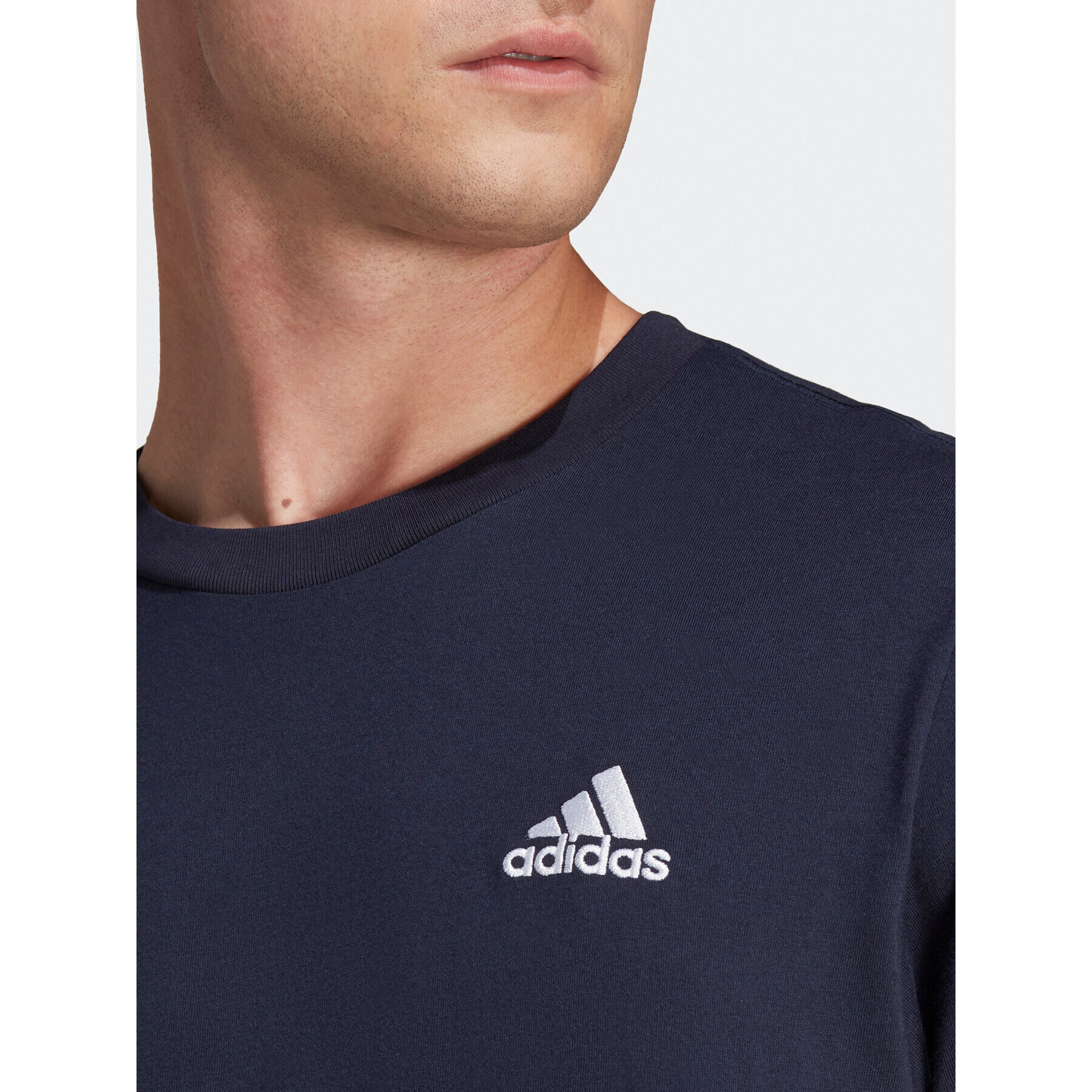 adidas Тишърт Essentials Single Jersey Embroidered Small Logo T-Shirt HY3404 Син Regular Fit - Pepit.bg