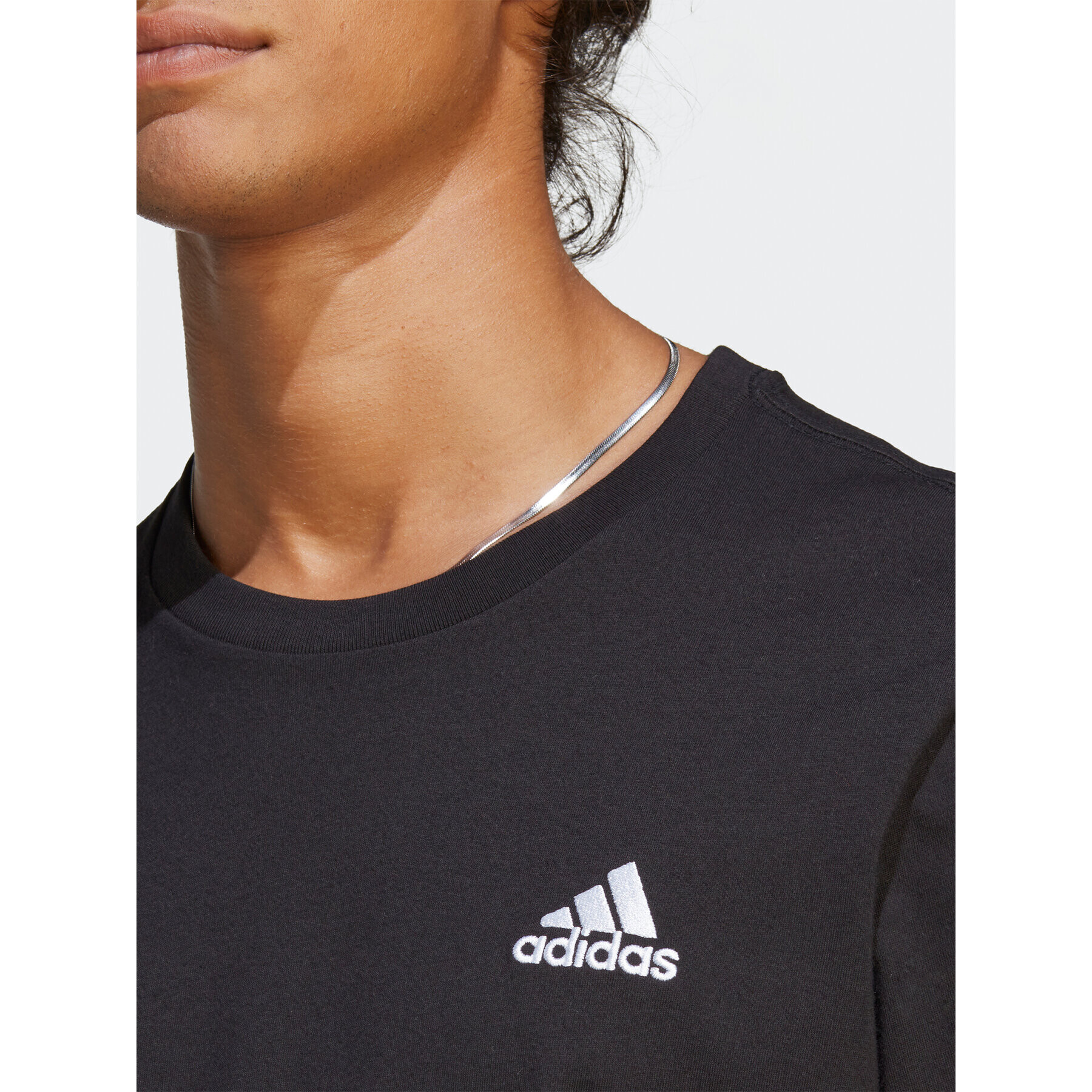 adidas Тишърт Essentials Single Jersey Embroidered Small Logo T-Shirt IC9282 Черен Regular Fit - Pepit.bg