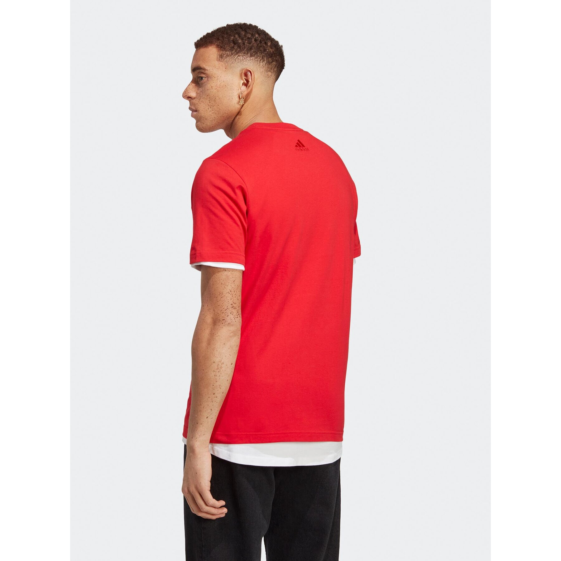 adidas Тишърт Essentials Single Jersey Linear Embroidered Logo T-Shirt IC9278 Червен Regular Fit - Pepit.bg